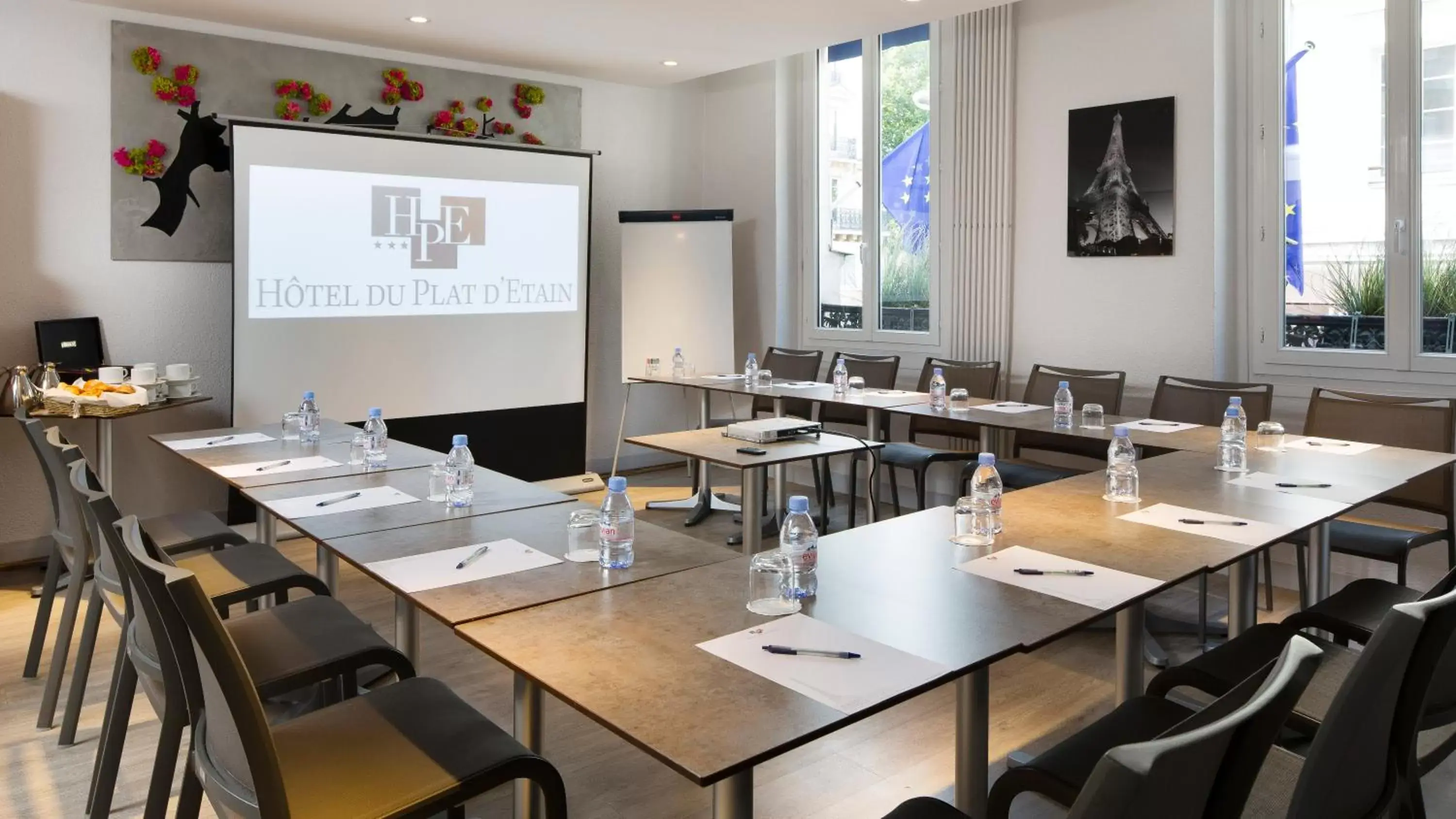 Meeting/conference room in Hôtel du Plat d'Etain
