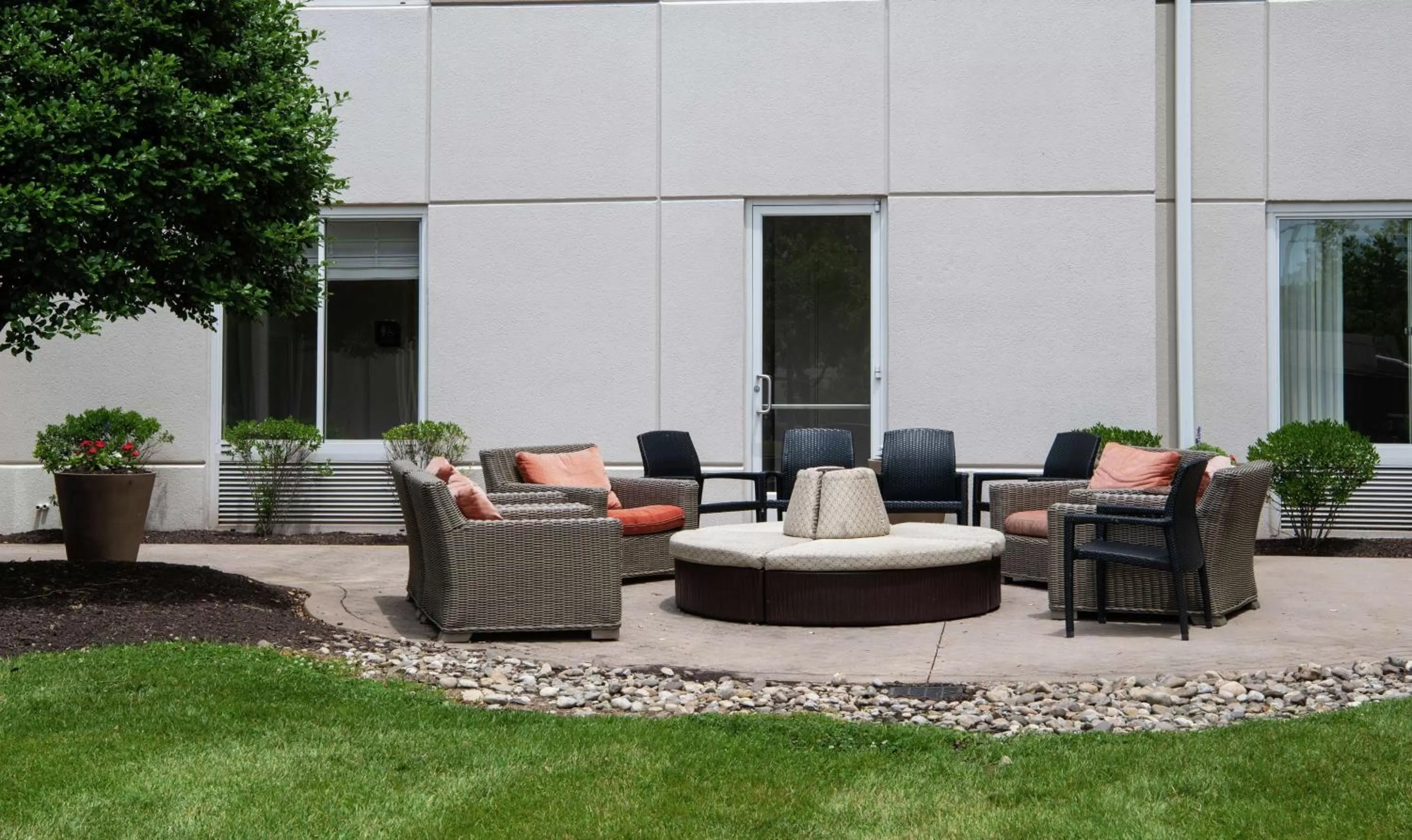 Patio in Hilton Garden Inn BWI Airport