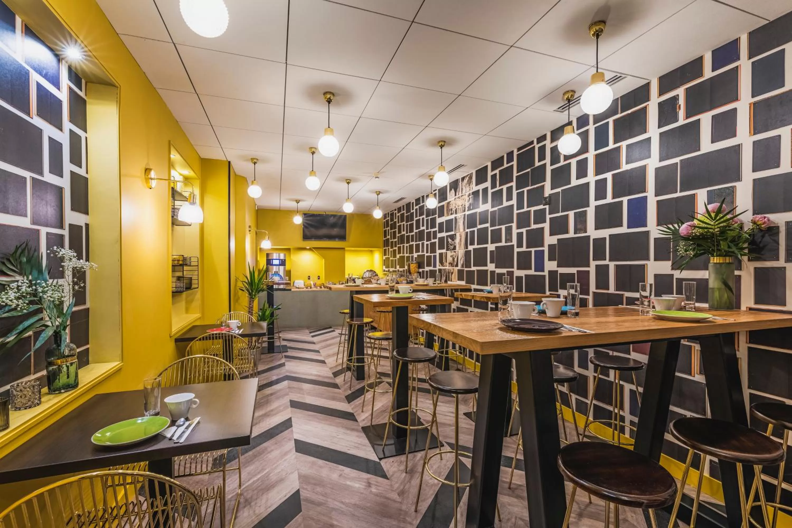 Restaurant/places to eat in Best Western Hotel Centre Reims