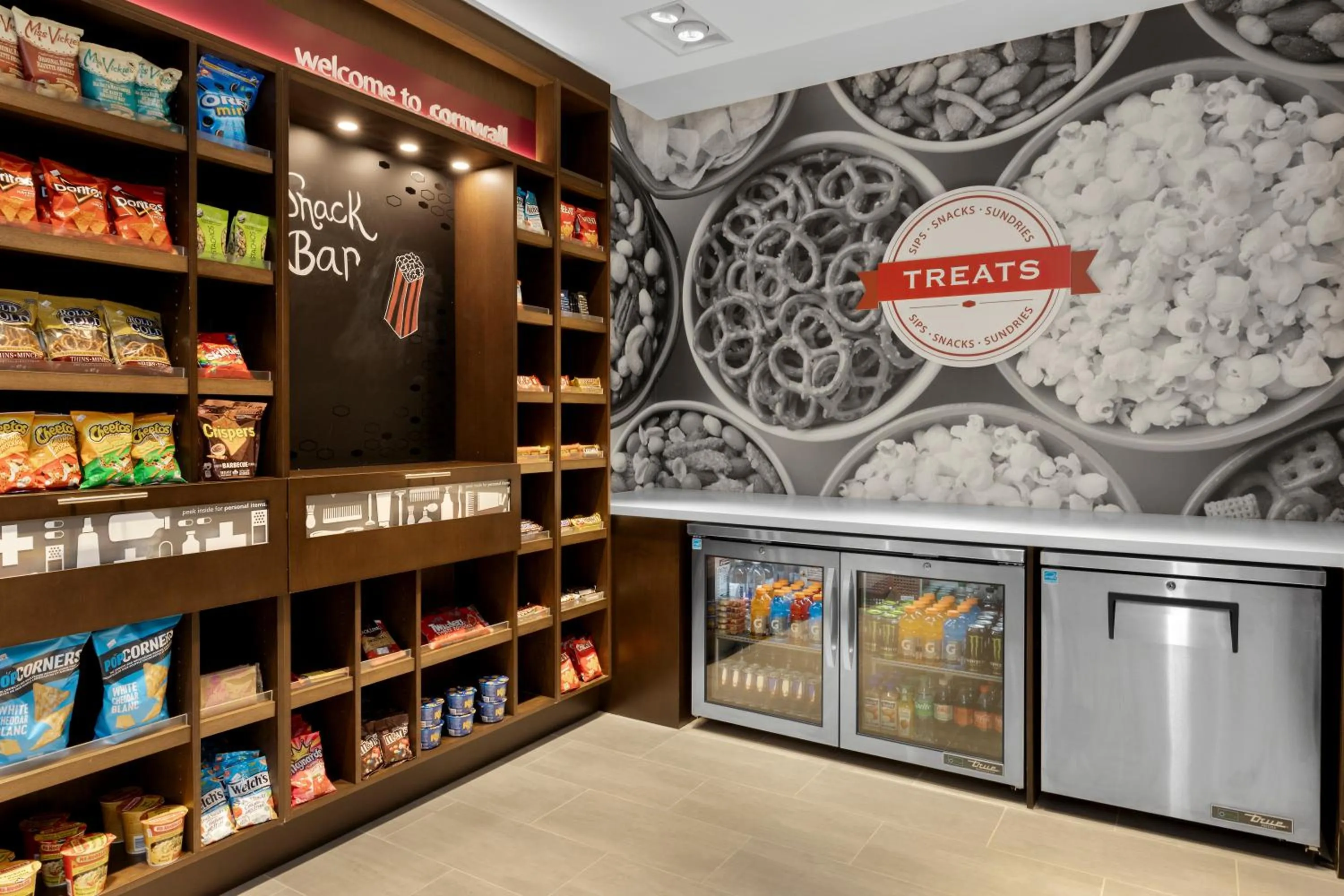 Food and drinks in Hampton Inn By Hilton Cornwall