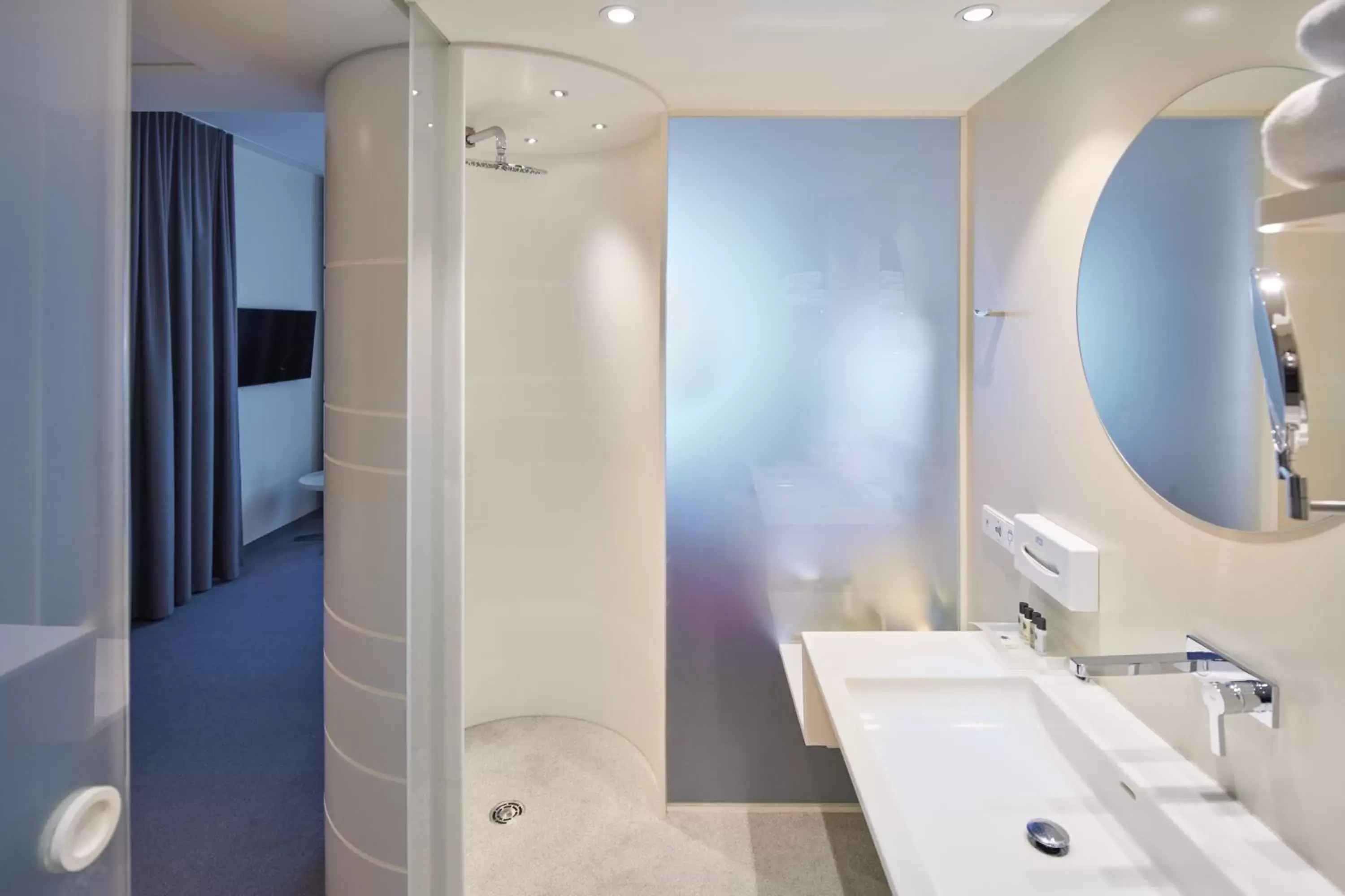 Shower, Bathroom in Holiday Inn Vilnius, an IHG Hotel