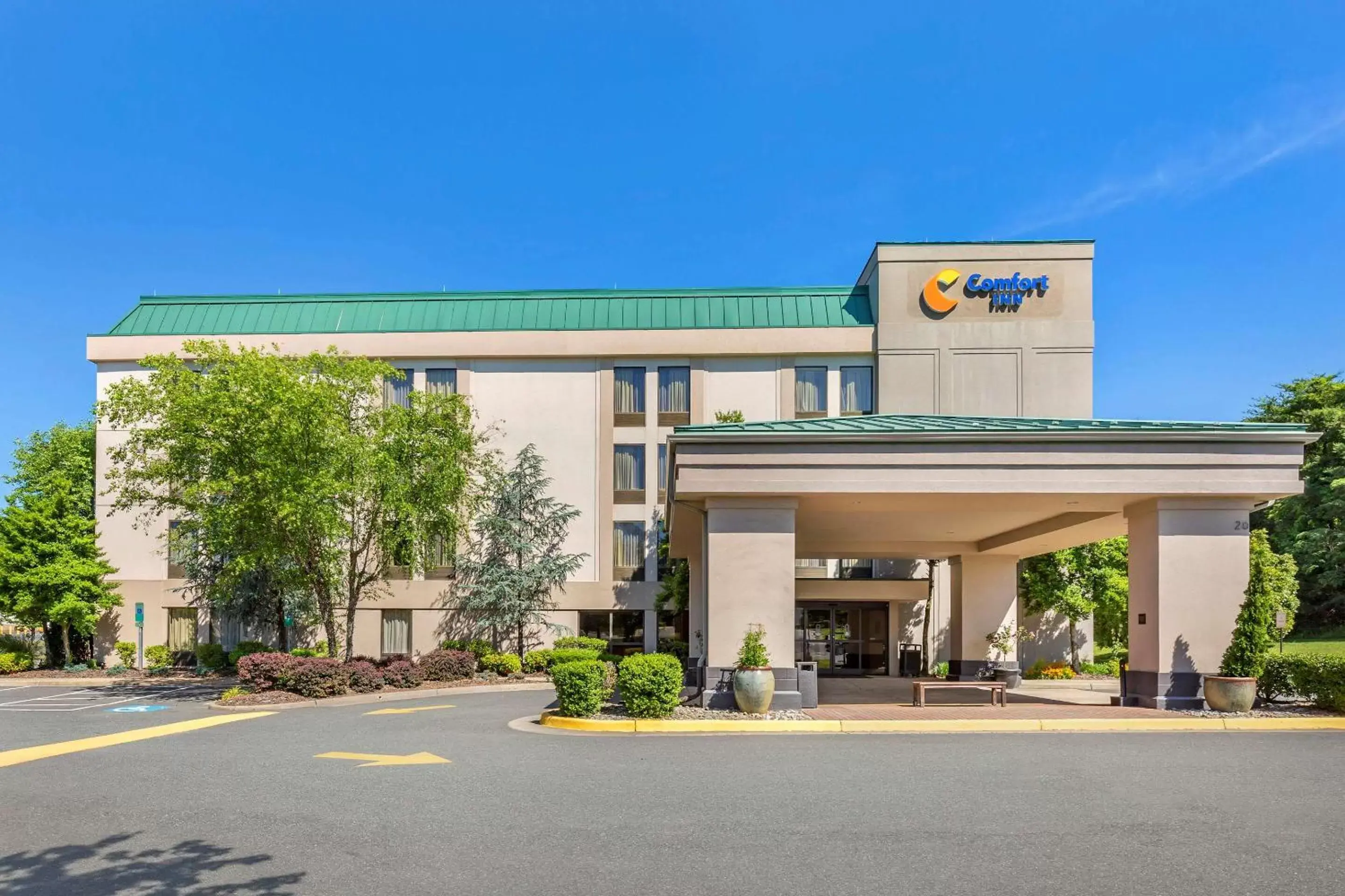 Property Building in Comfort Inn Quantico