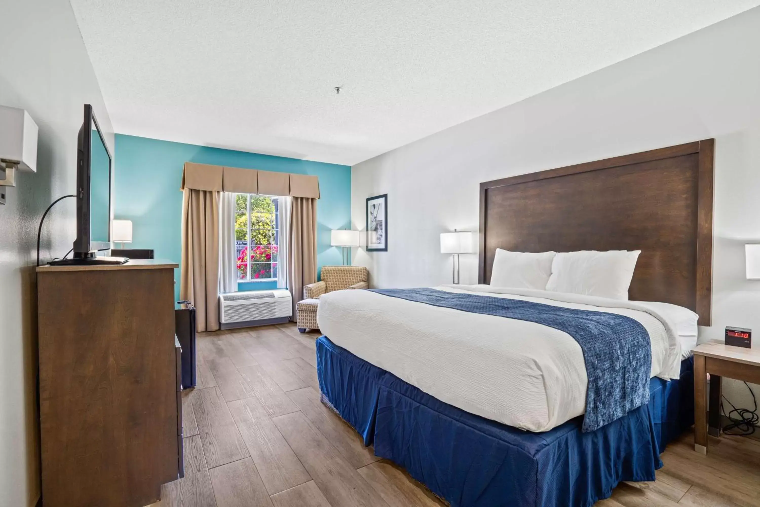 King Room - Non-Smoking in Blue Water Inn & Suites BW Signature Collection King Room - Non-Smoking in Blue Water Inn & Suites BW Signature Collection