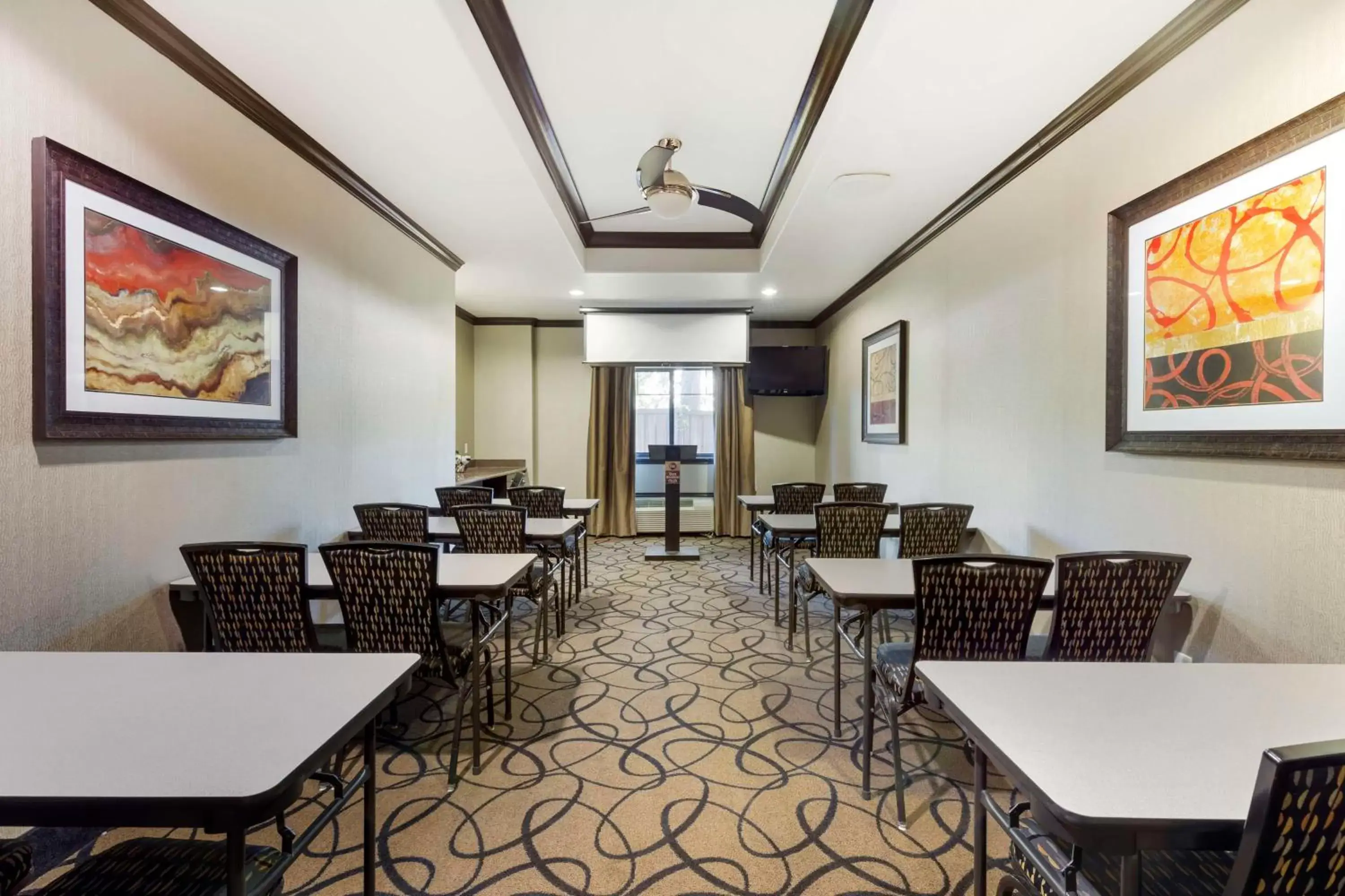 Meeting/conference room, Restaurant/Places to Eat in Best Western Plus Classic Inn and Suites