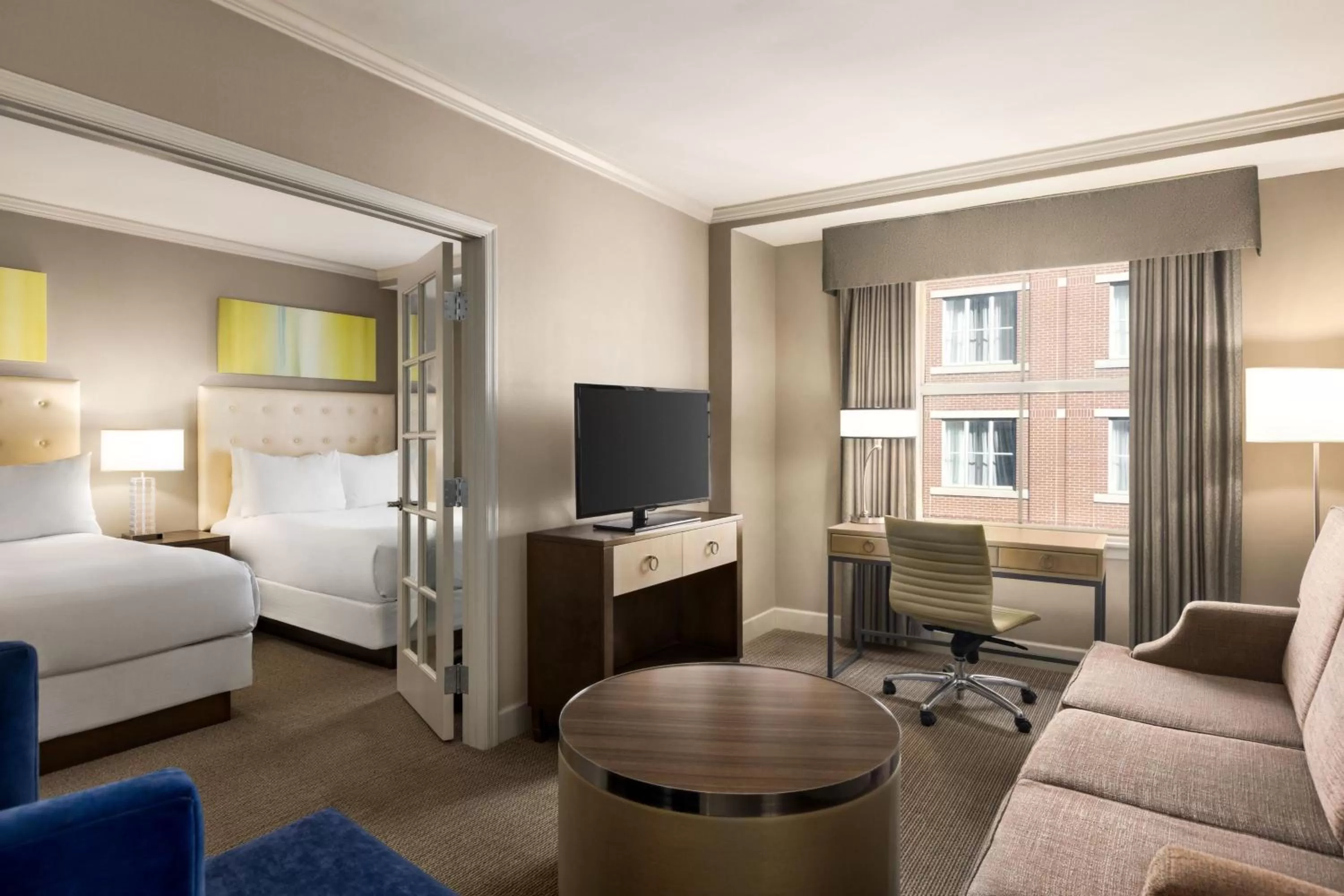 Living room, Bed in Magnolia Hotel St. Louis, a Tribute Portfolio Hotel