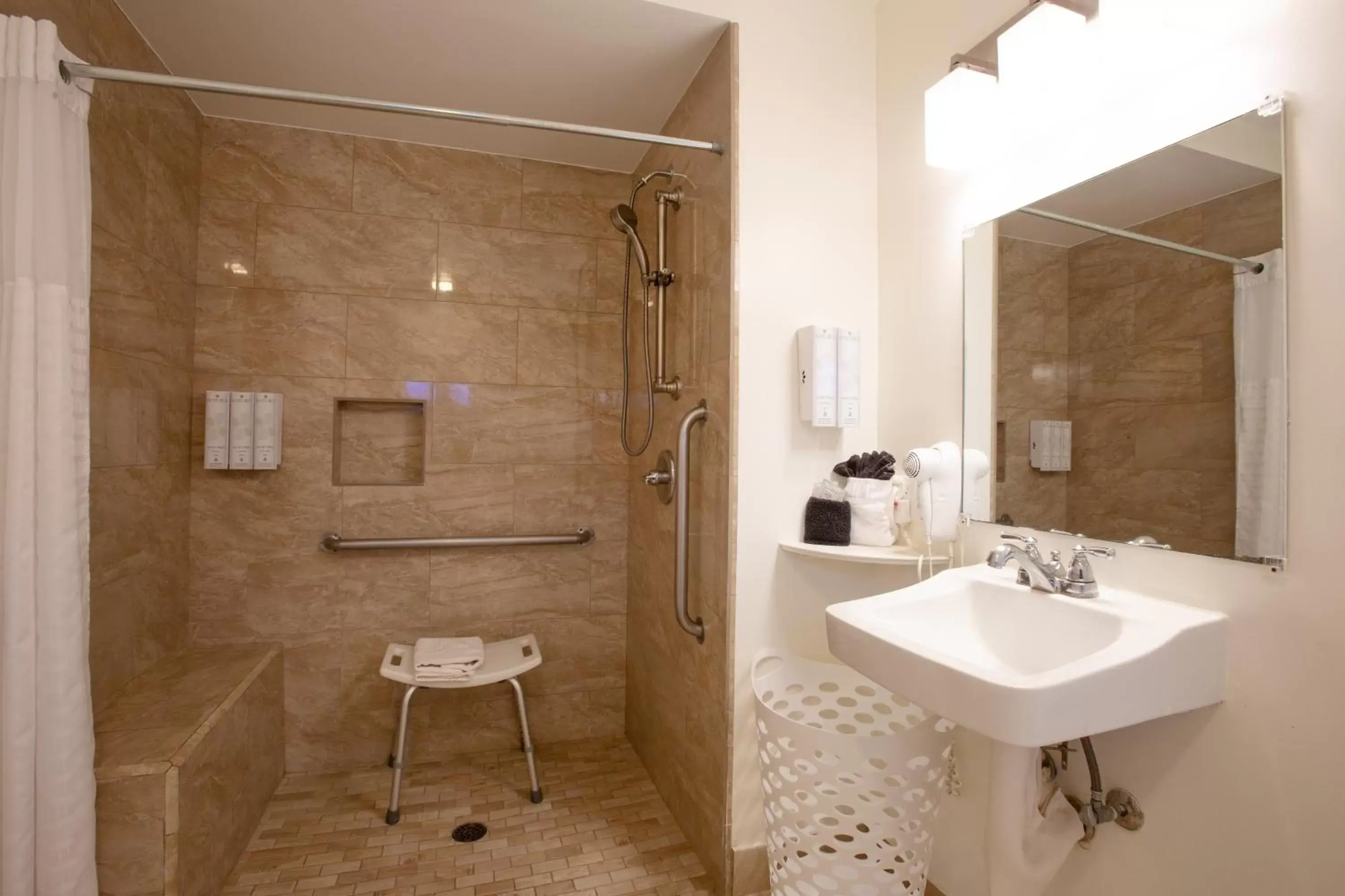 acessibility, Bathroom in Dreamcatcher Inn of Sedona