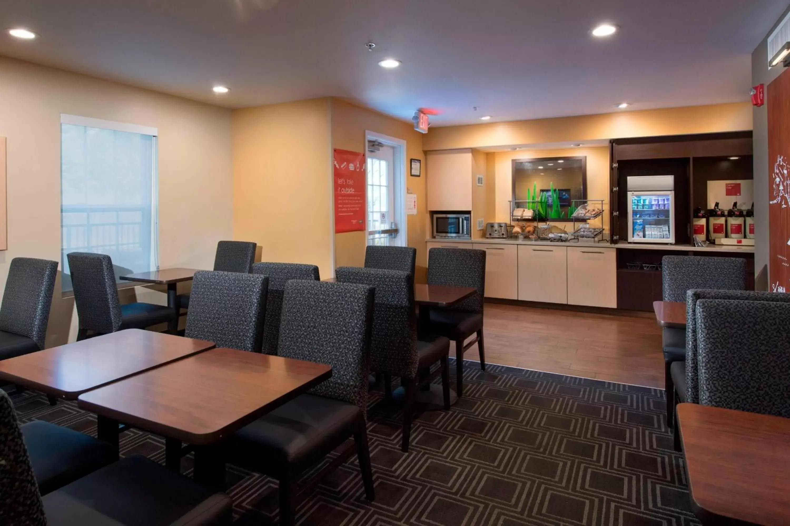 Breakfast, Restaurant/Places to Eat in TownePlace Suites by Marriott Atlanta Alpharetta
