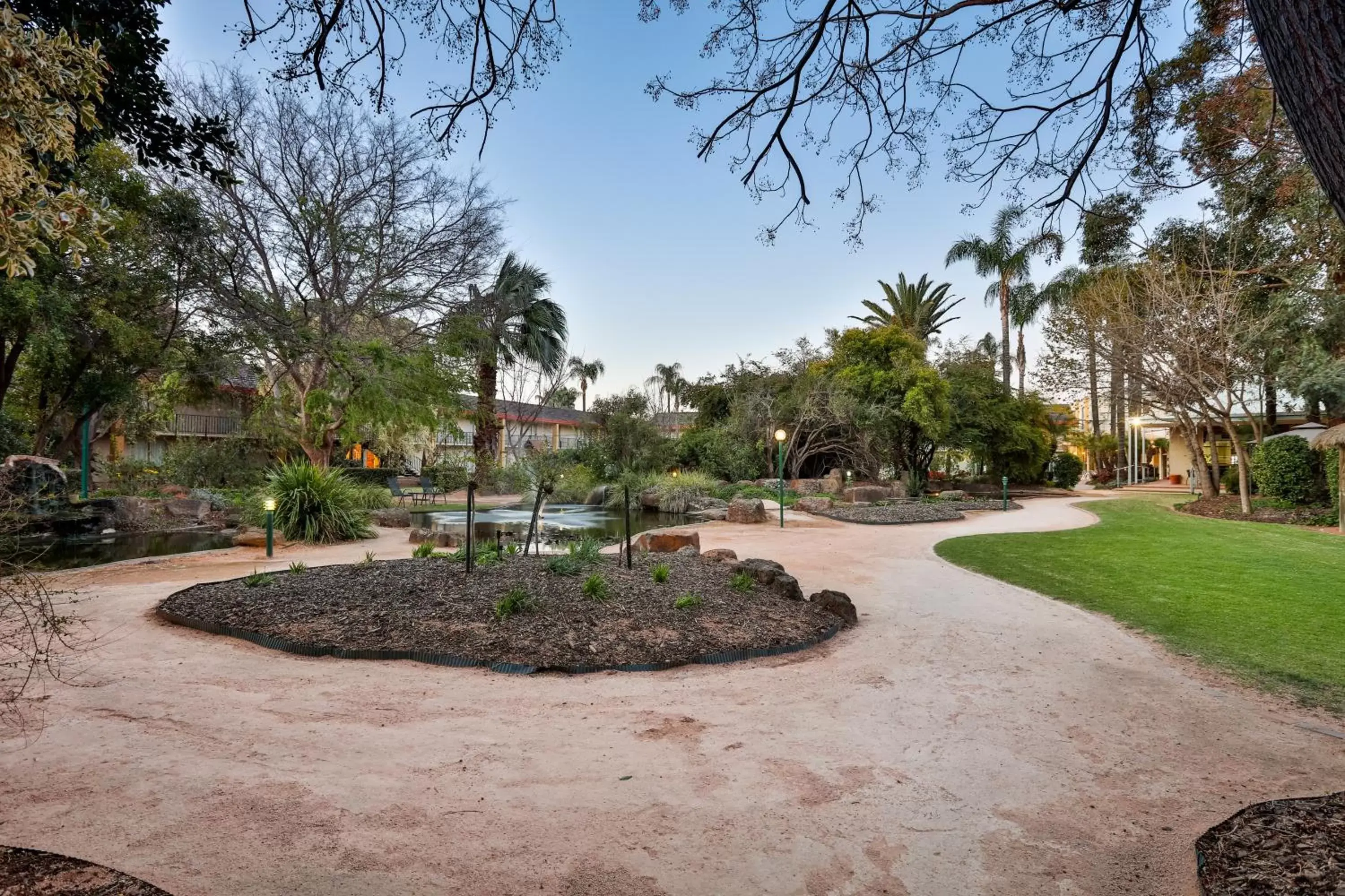 Garden view in Mildura Inlander Resort Garden view in Mildura Inlander Resort