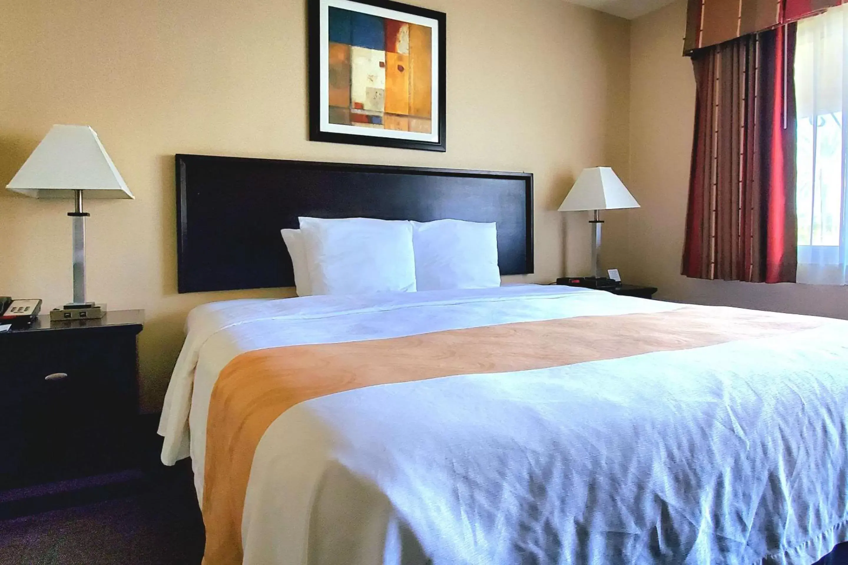 Bedroom, Bed in Quality Inn & Suites Anaheim at the Park