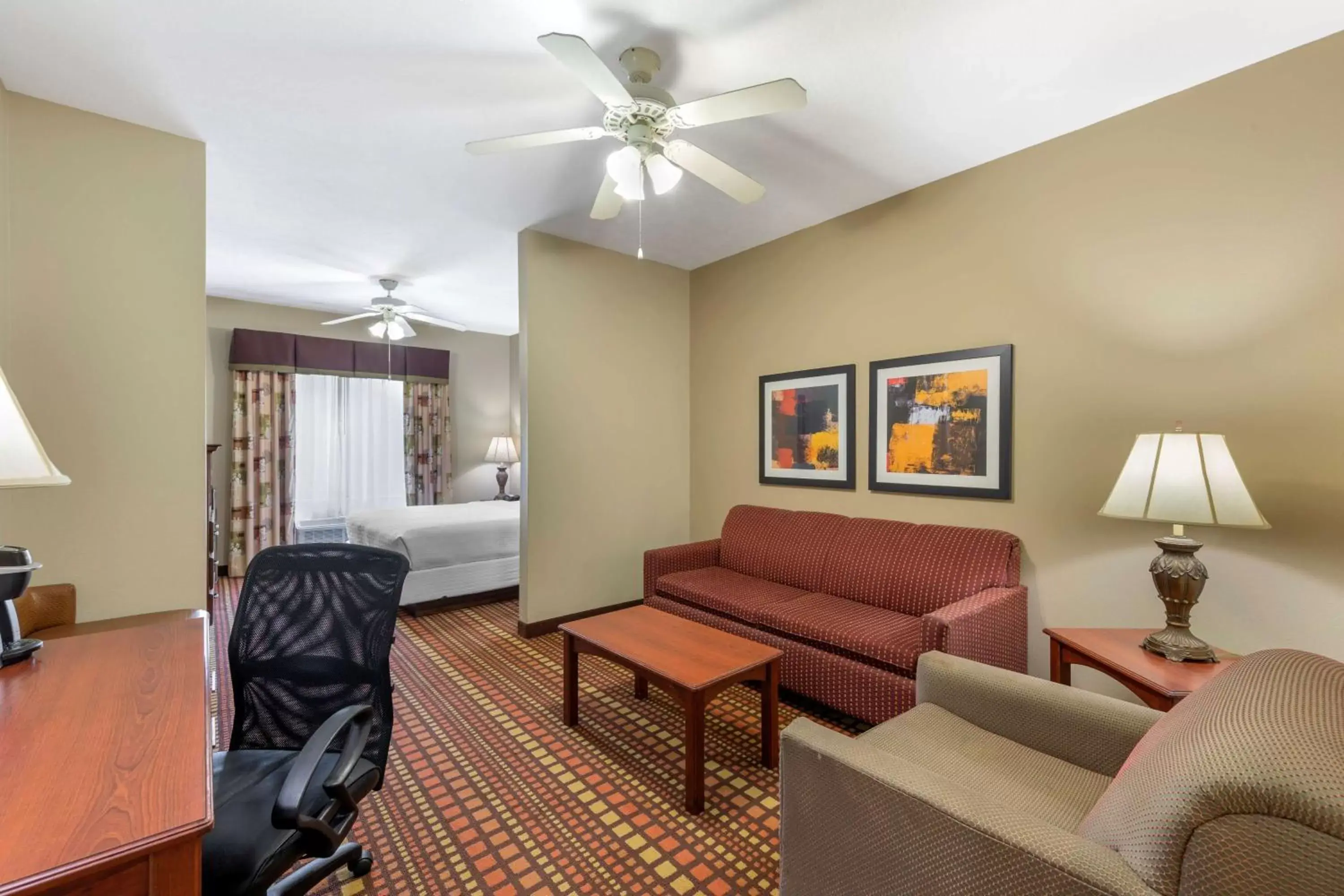 Photo of the whole room, Seating Area in Best Western Plus Gadsden Hotel & Suites