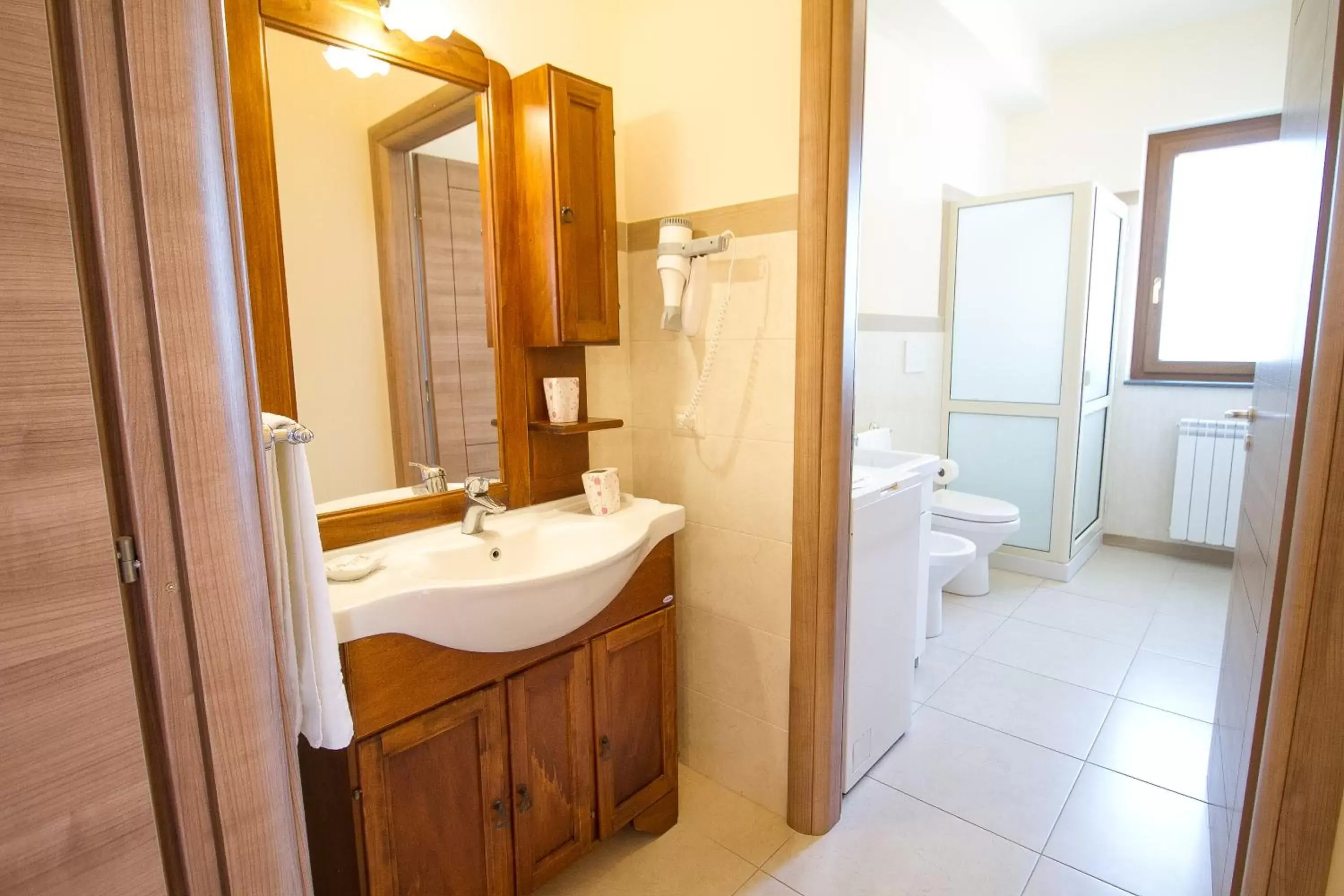 Shower, Bathroom in Etna Royal View