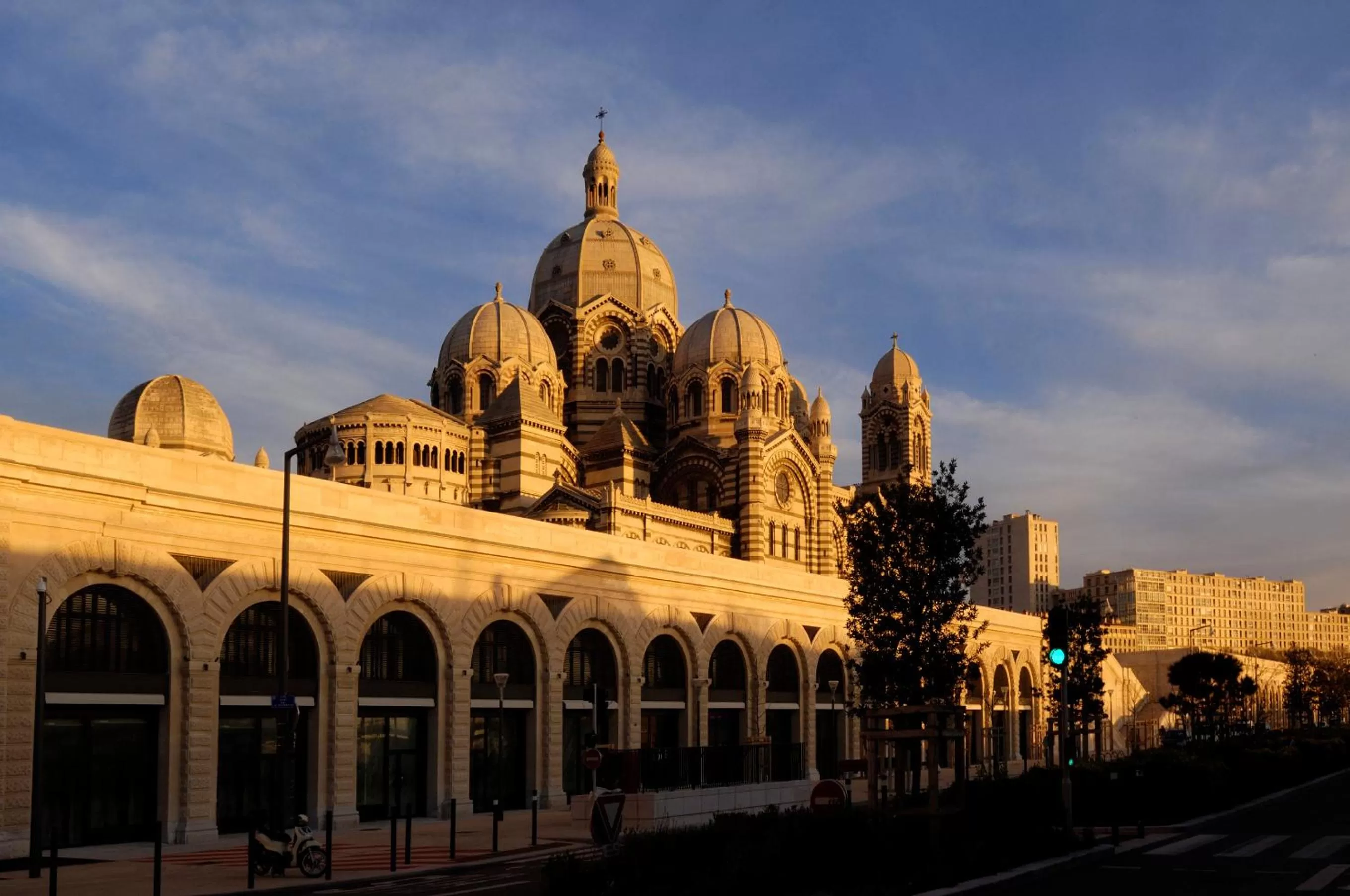 Neighbourhood in Golden Tulip Marseille Euromed