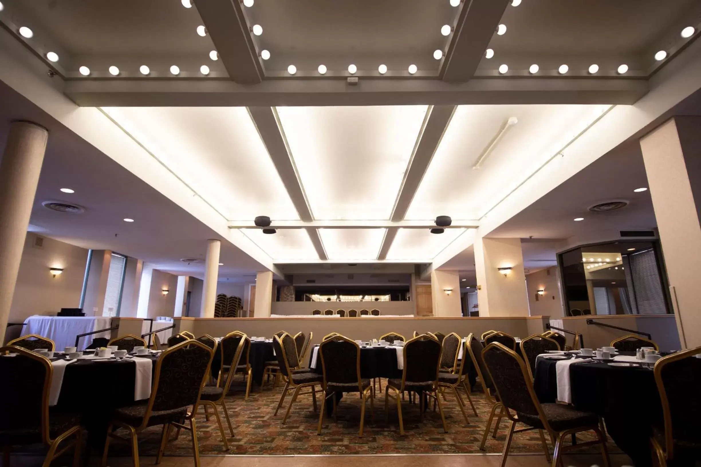 Business facilities, Restaurant/Places to Eat in Prince Arthur Waterfront Hotel & Suites