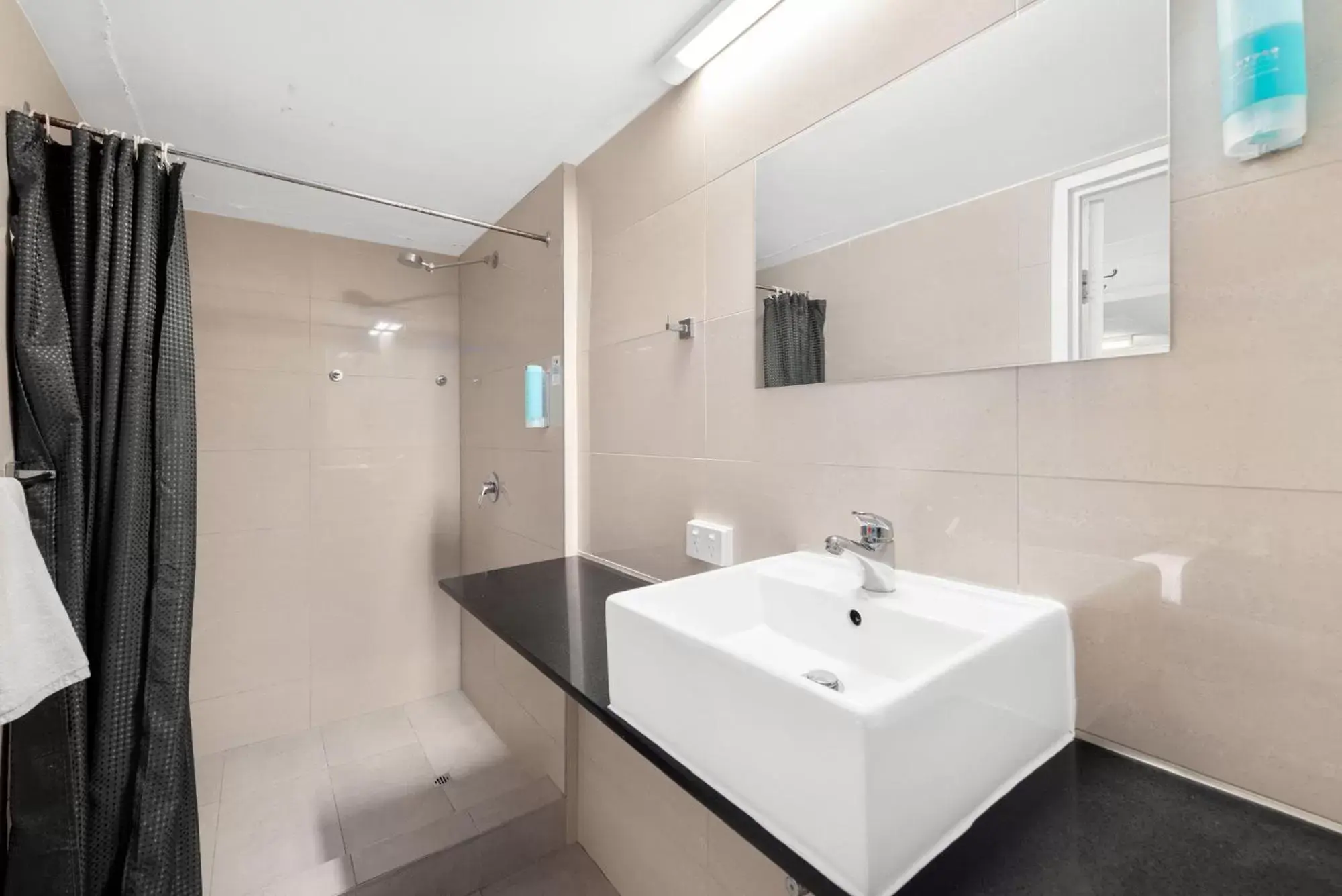 Bathroom in Alloggio Hamilton Brisbane Airport