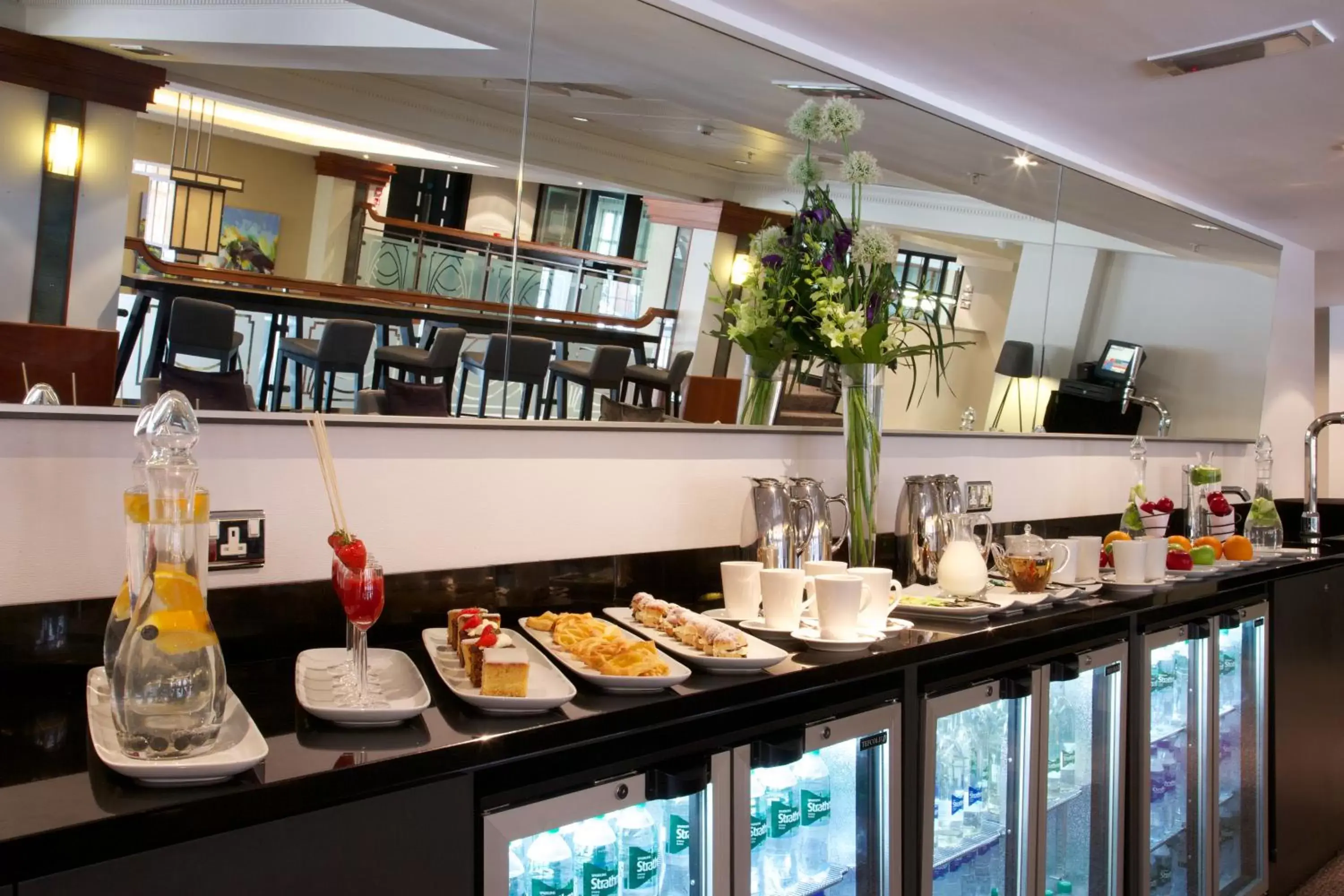 Lounge or bar in Radisson Blu Hotel, Leeds City Centre