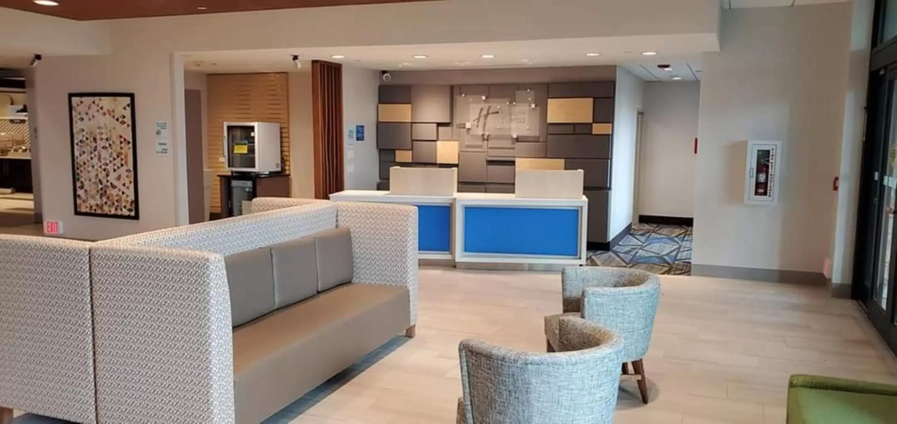 Lobby or reception, Seating Area in Holiday Inn Express & Suites - Romeoville - Joliet North, an IHG Hotel