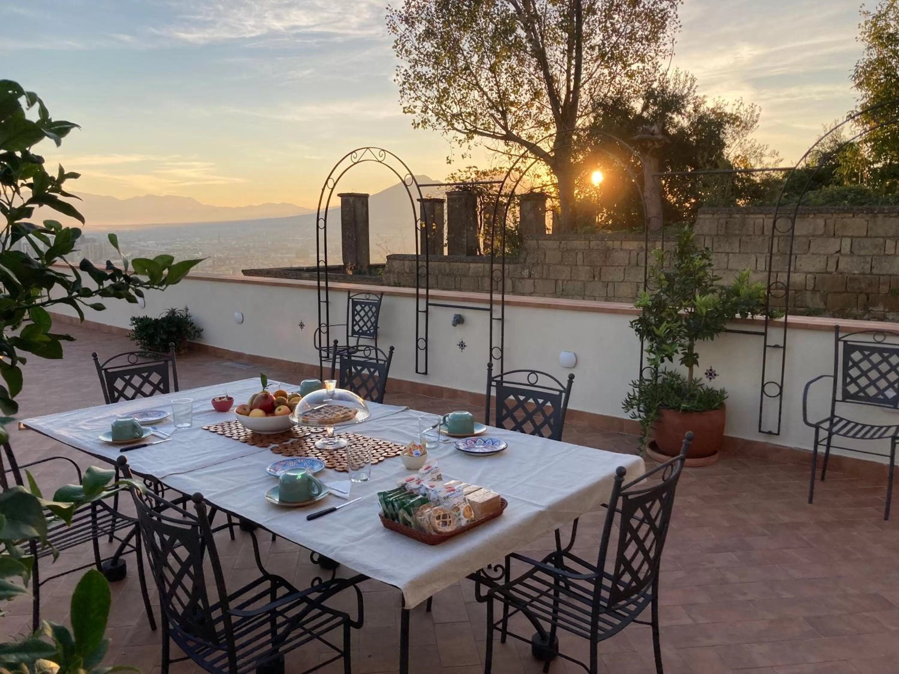 Natural landscape, Restaurant/Places to Eat in Le Petit Palais - Naples
