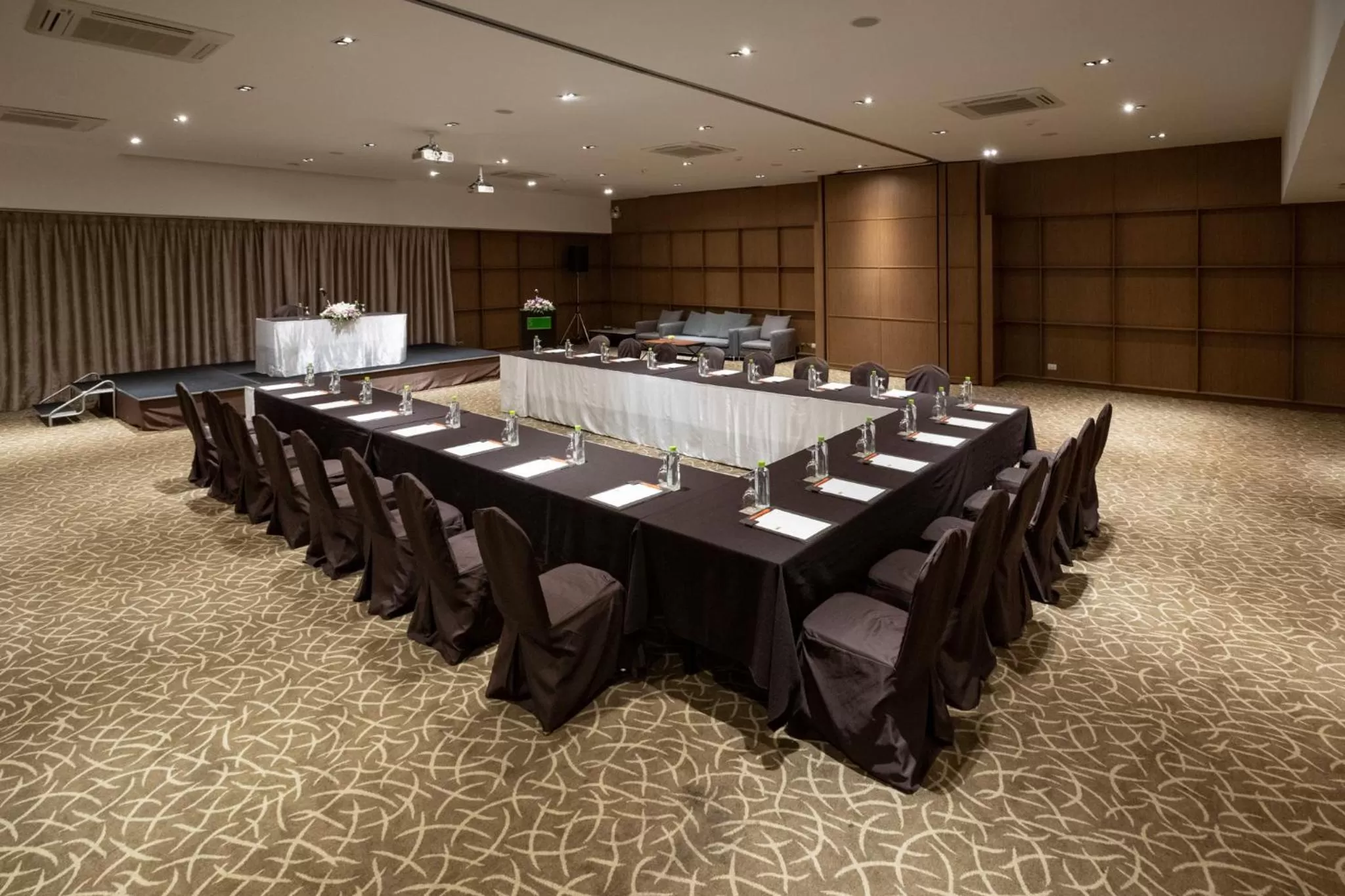 Meeting/conference room in S Ratchada Leisure Hotel