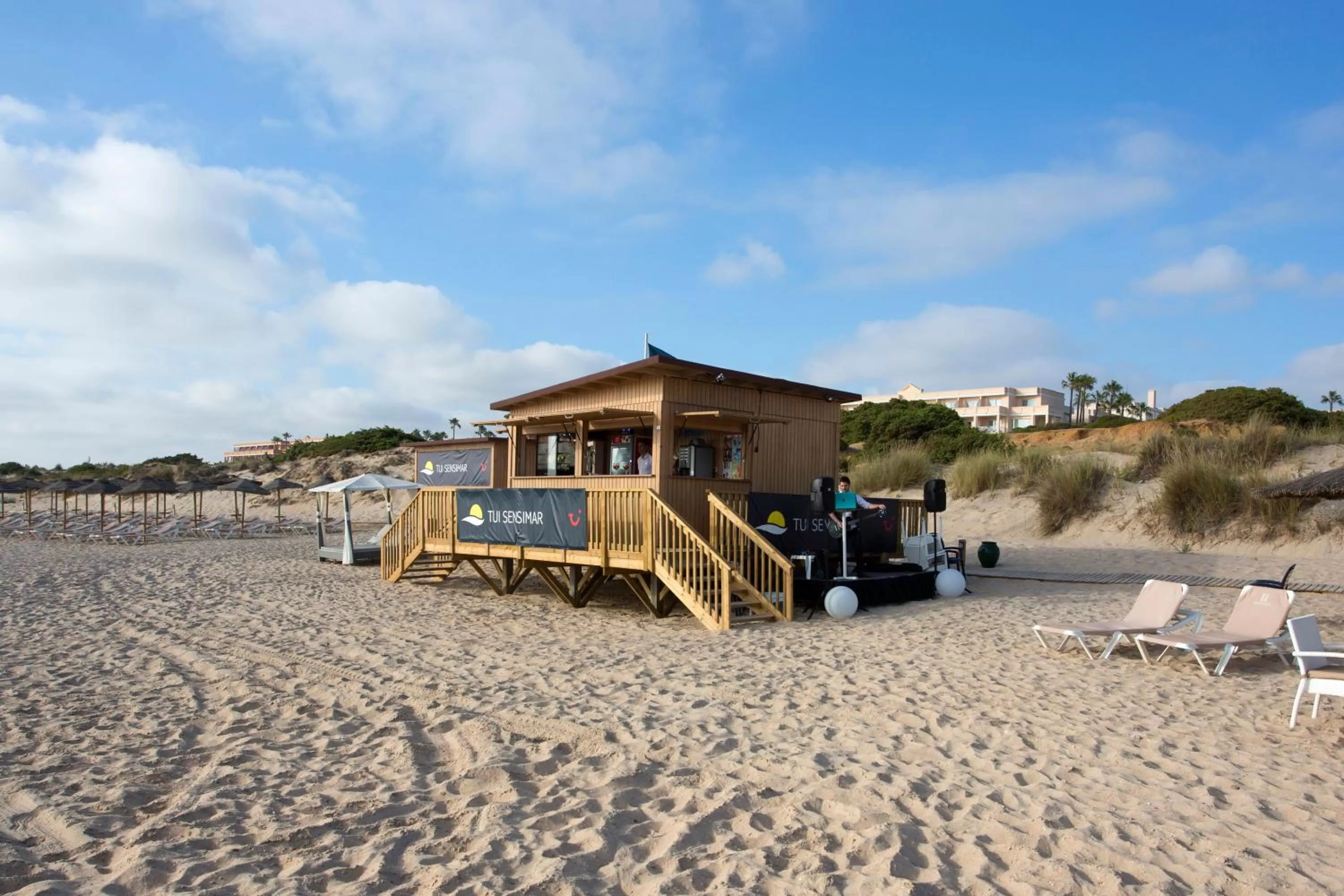 Lounge or bar in Hipotels Playa La Barrosa - Adults Only