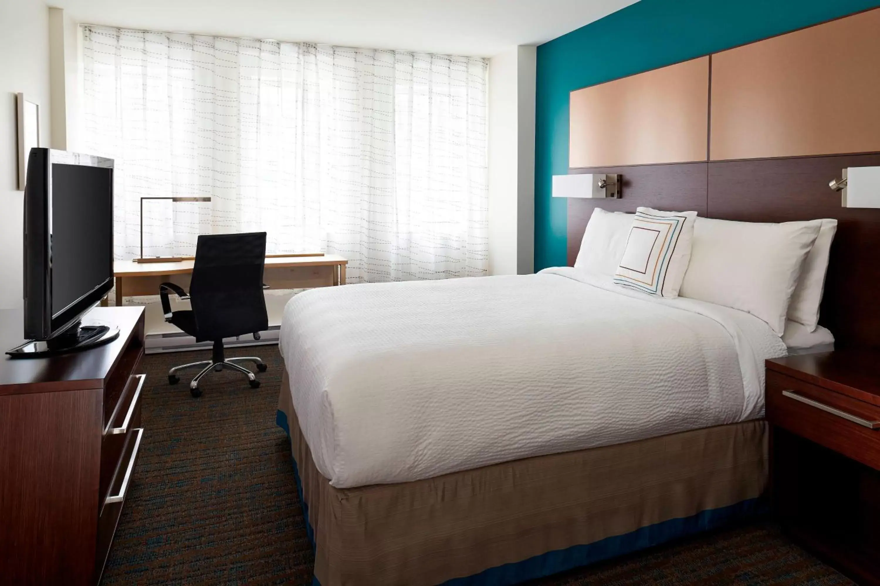 Photo of the whole room, Bed in Residence Inn by Marriott Montréal Downtown
