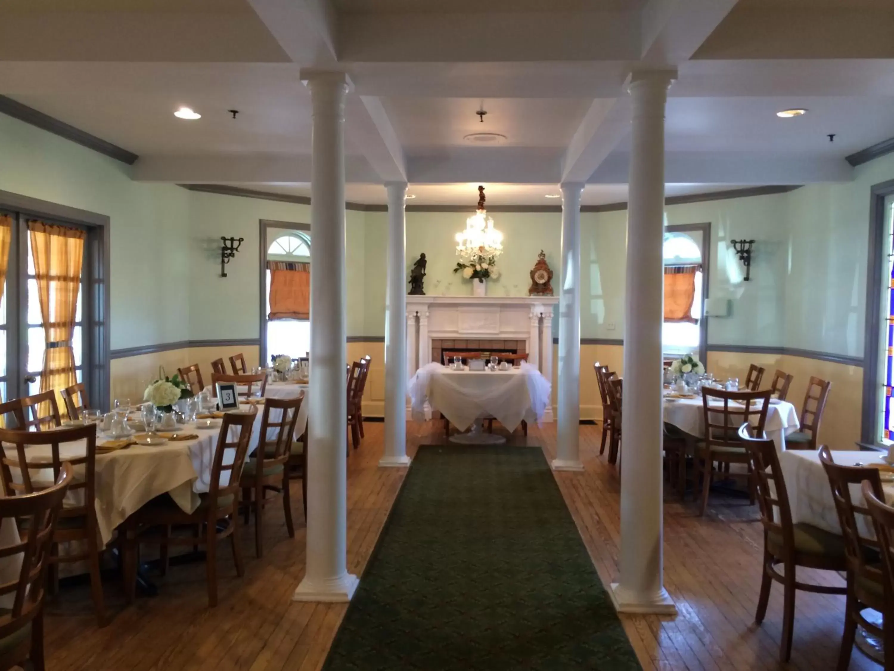 Restaurant/Places to Eat in The Grenville Hotel and Restaurant