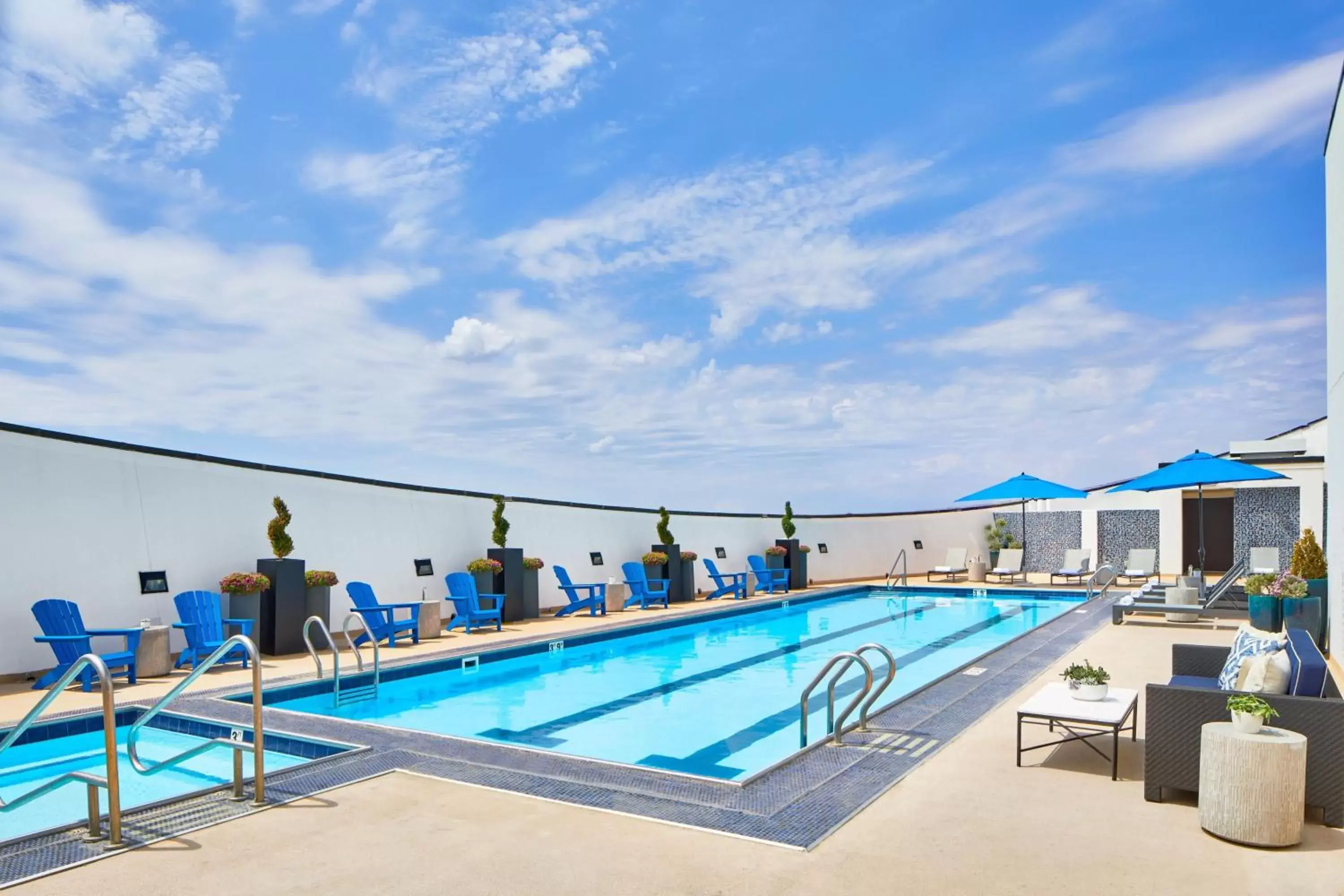 Swimming Pool in Renaissance Dallas Hotel