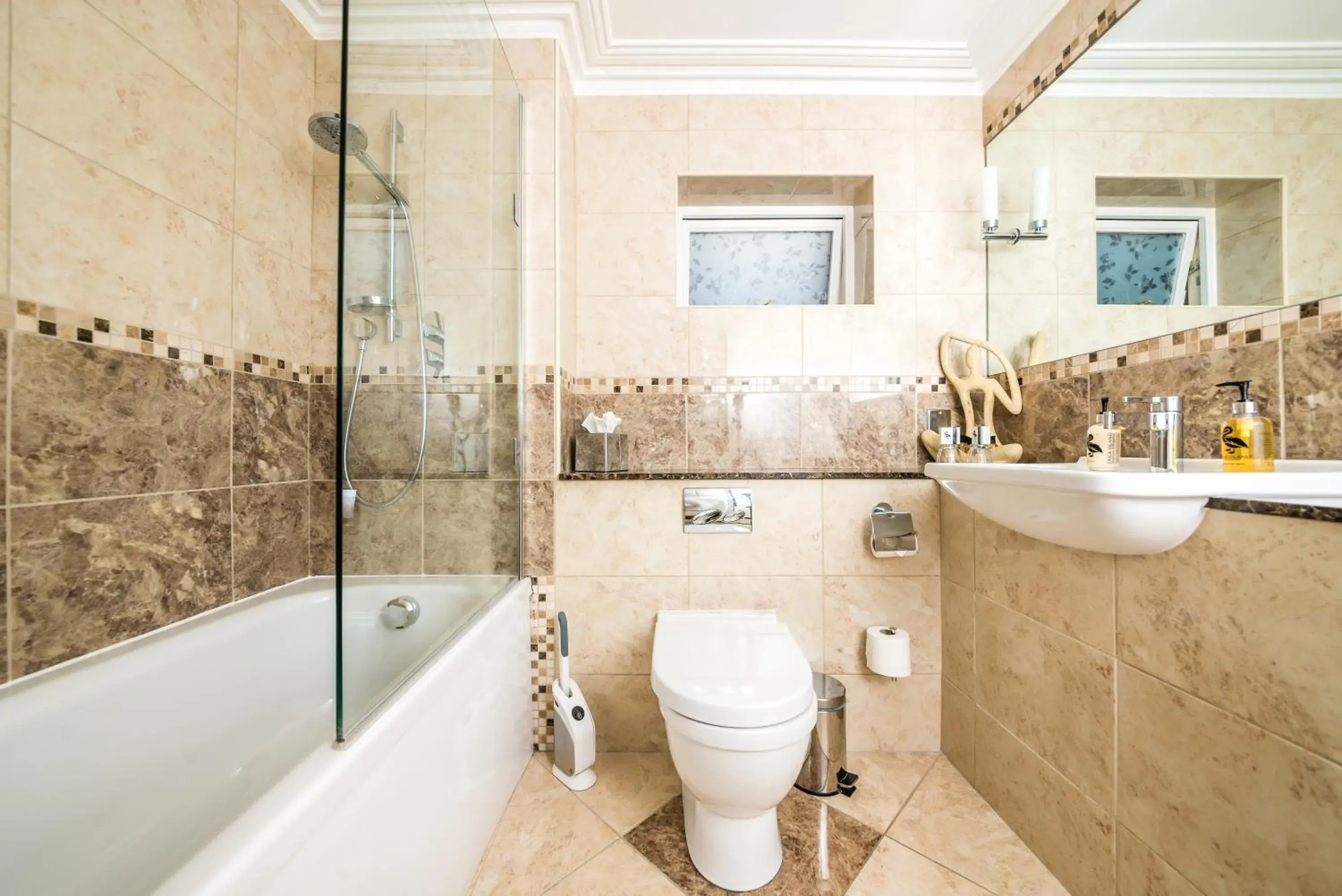 Bathroom in The Ayrlington Guesthouse