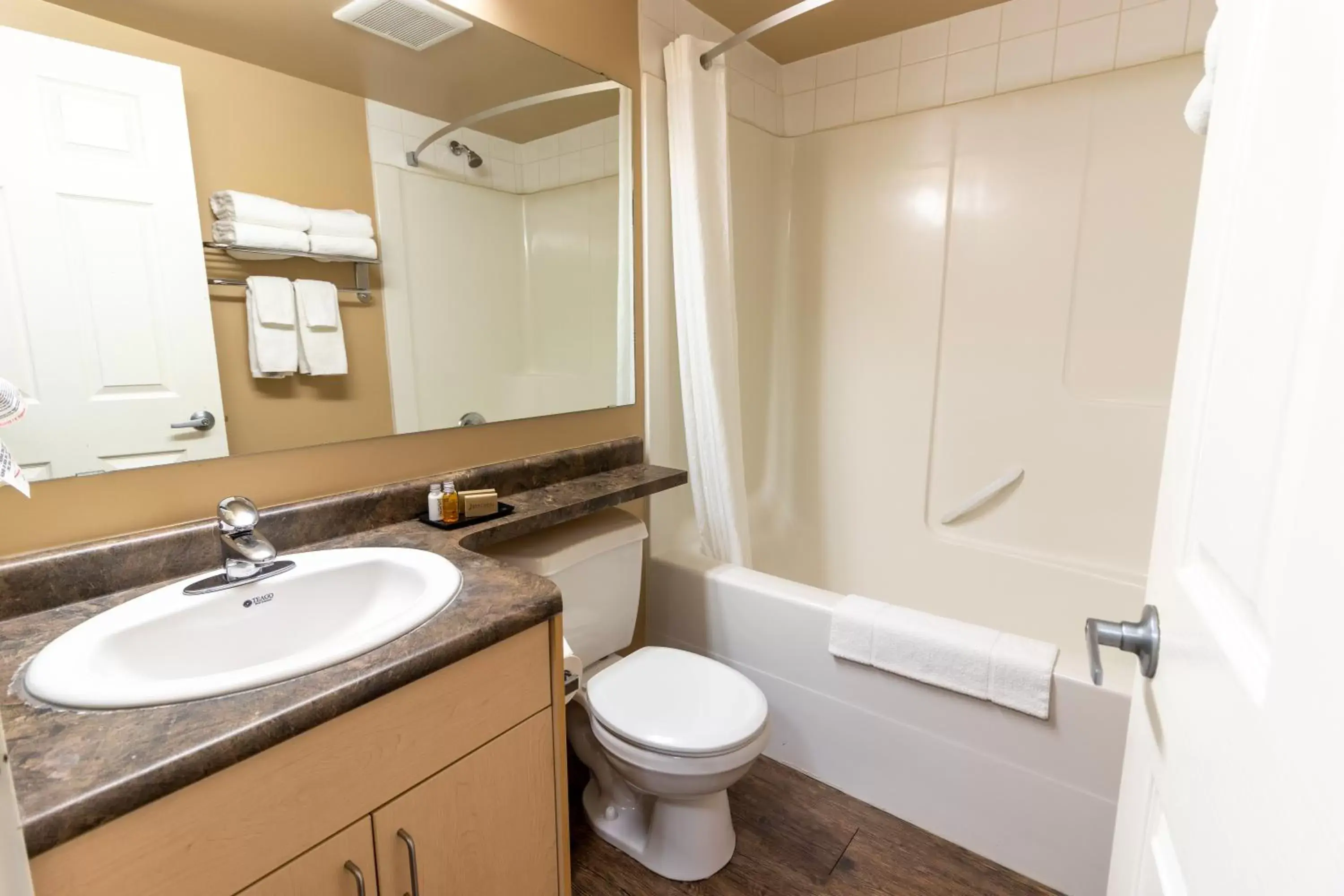 Shower, Bathroom in BCMInns - Fort McMurray - Rusty's