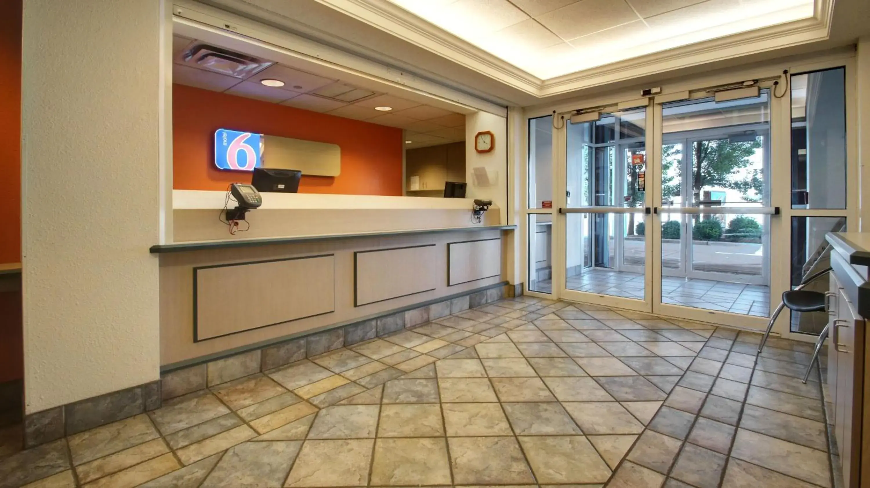 Lobby or reception in Motel 6 Lehi, UT - Thanksgiving Point