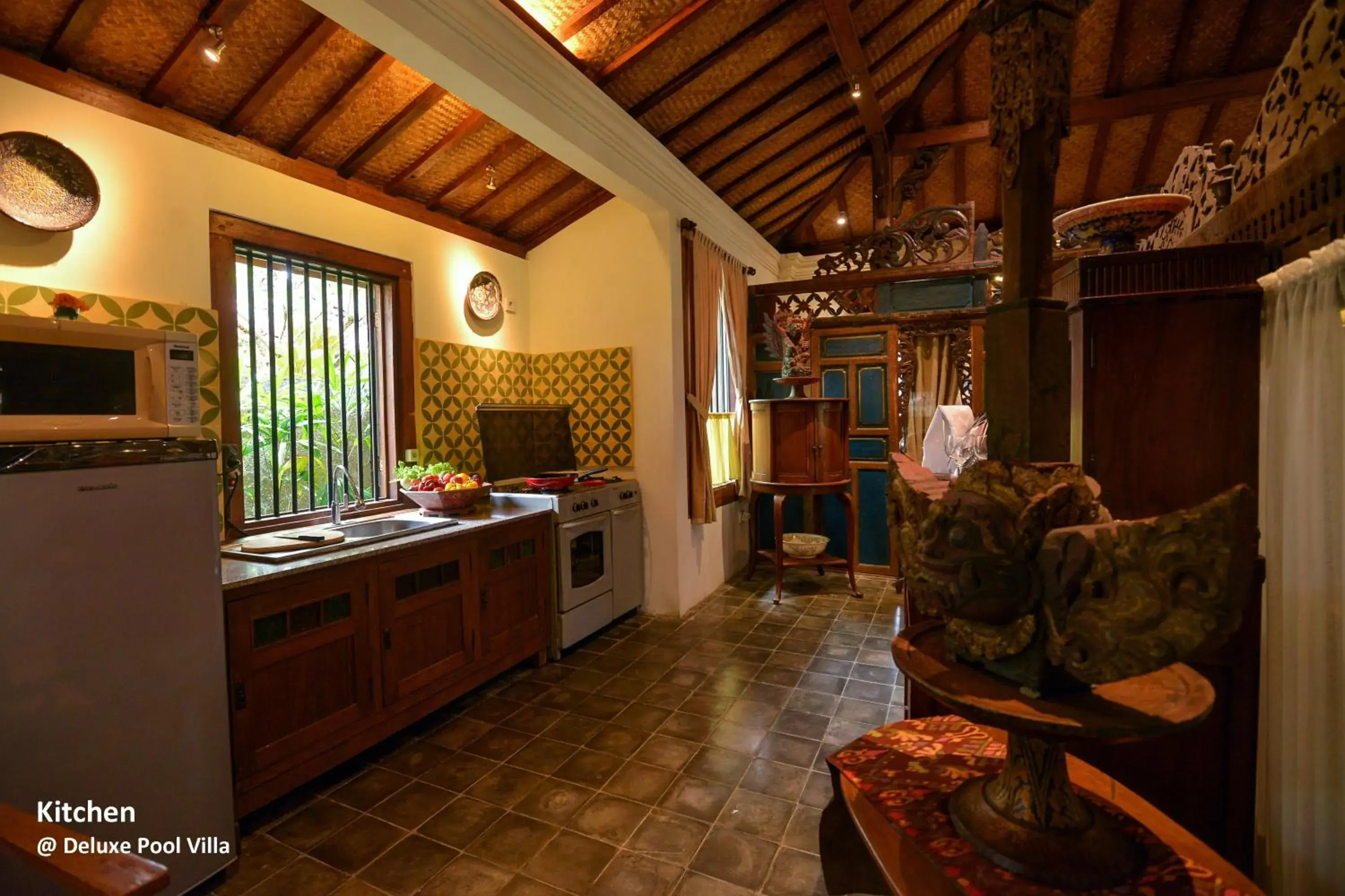 Kitchen or kitchenette, Kitchen/Kitchenette in Ubud Syailendra Heritage Villas by EPS