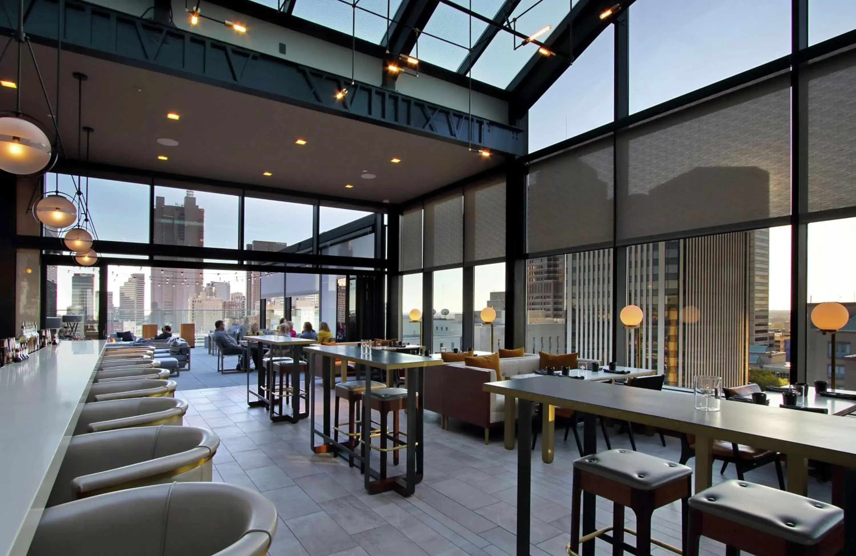 Lounge or bar, Restaurant/Places to Eat in Canopy By Hilton Columbus Downtown Short North