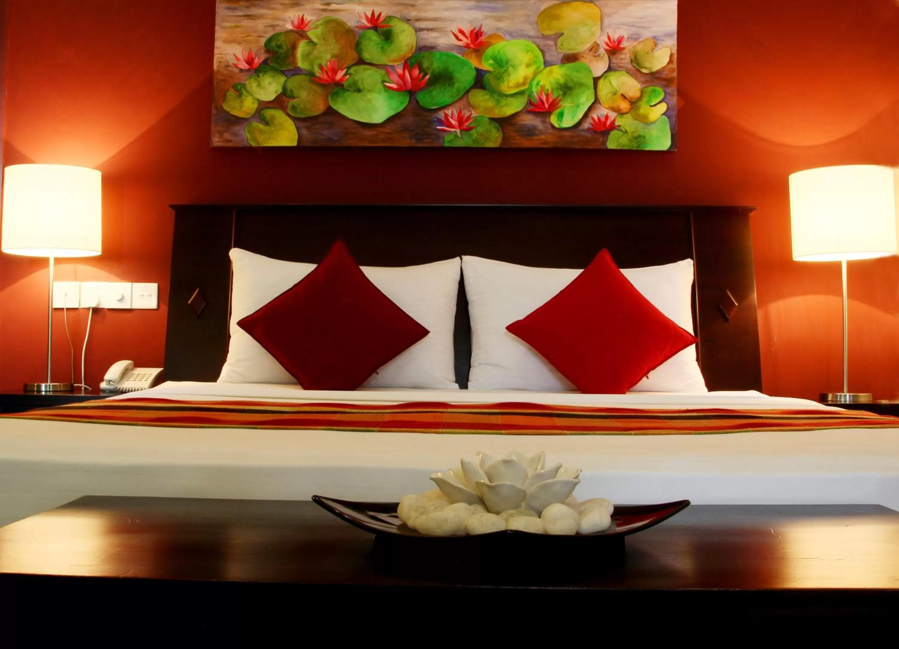 Bed in Opulent River Face Hotel