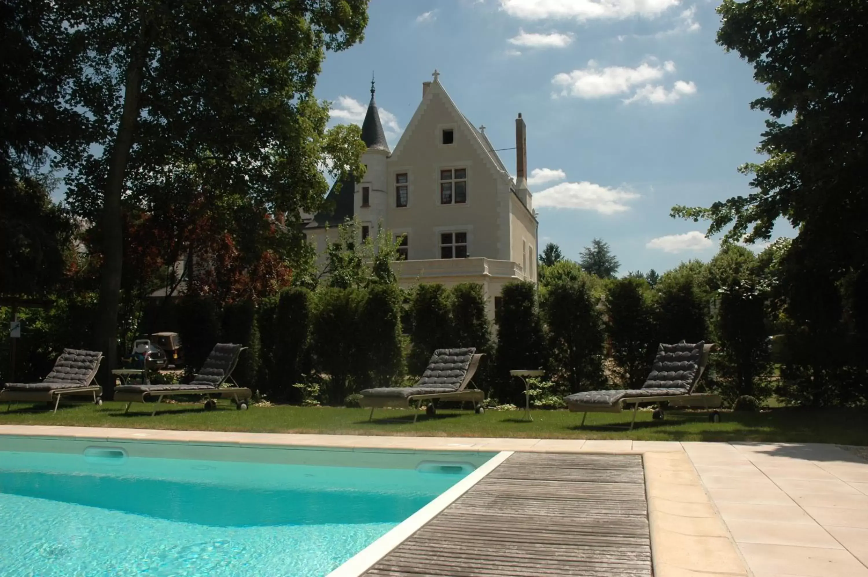 Balcony/Terrace, Swimming Pool in Le Manoir Saint Thomas