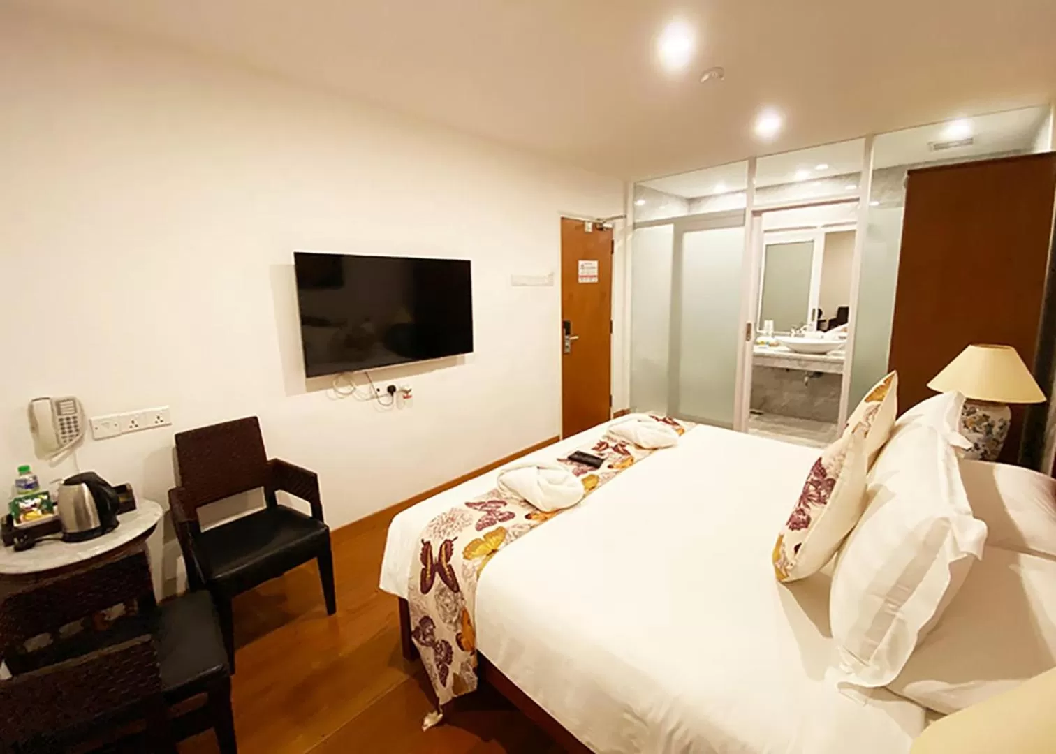 Bed in Heeren Straits Hotel