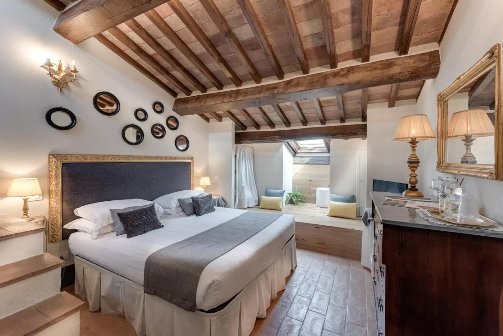 Bed in TORRE GIARDINO SEGRETO B&B- Borgo Capitano Collection - Albergo diffuso