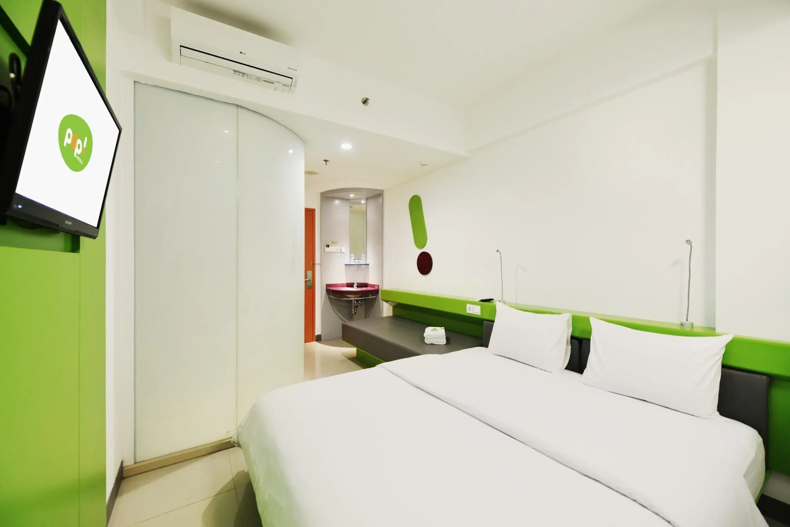 Bedroom, Bed in Pop! Hotel Malioboro