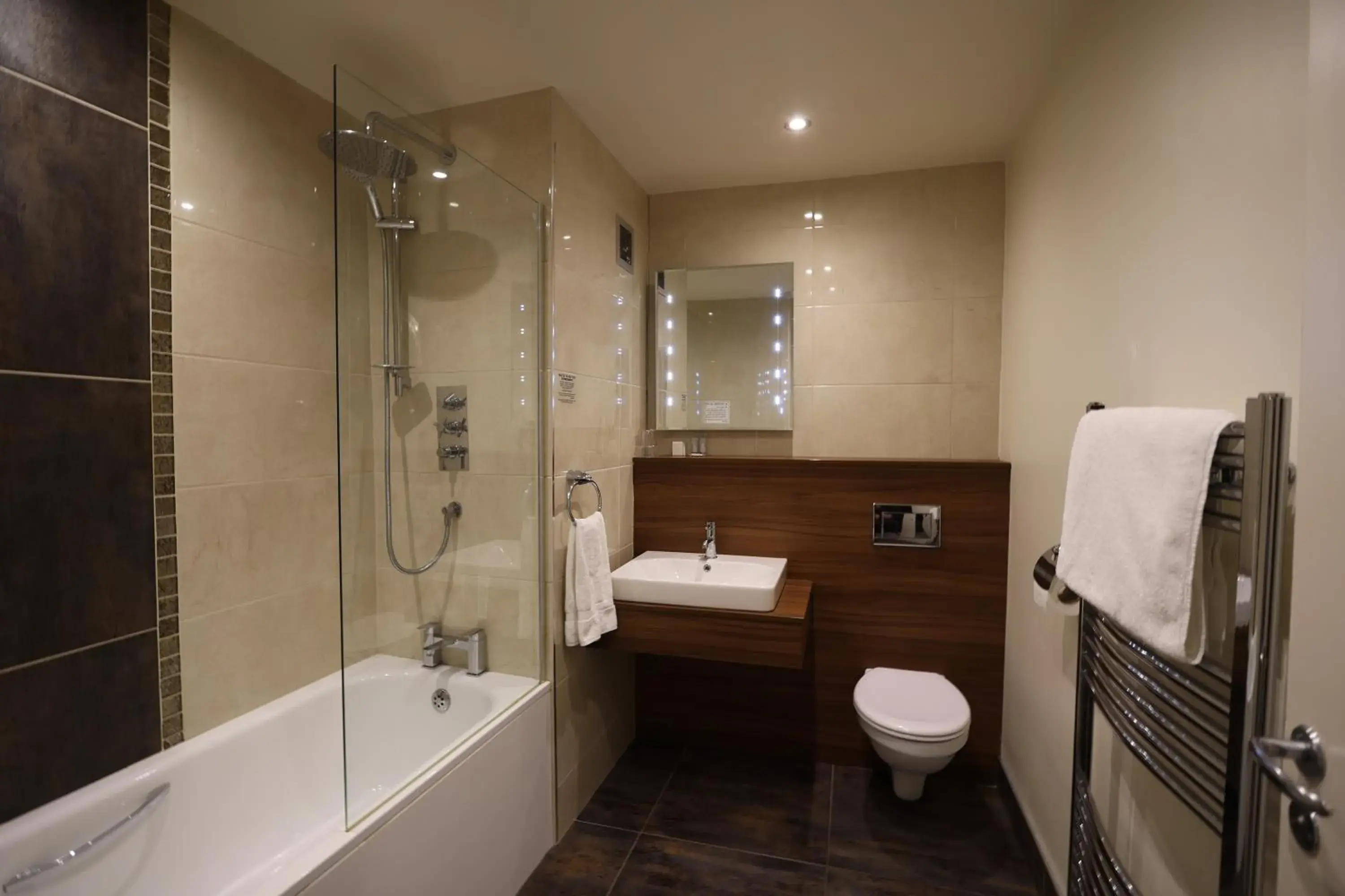 Bathroom in Glenavon House Hotel