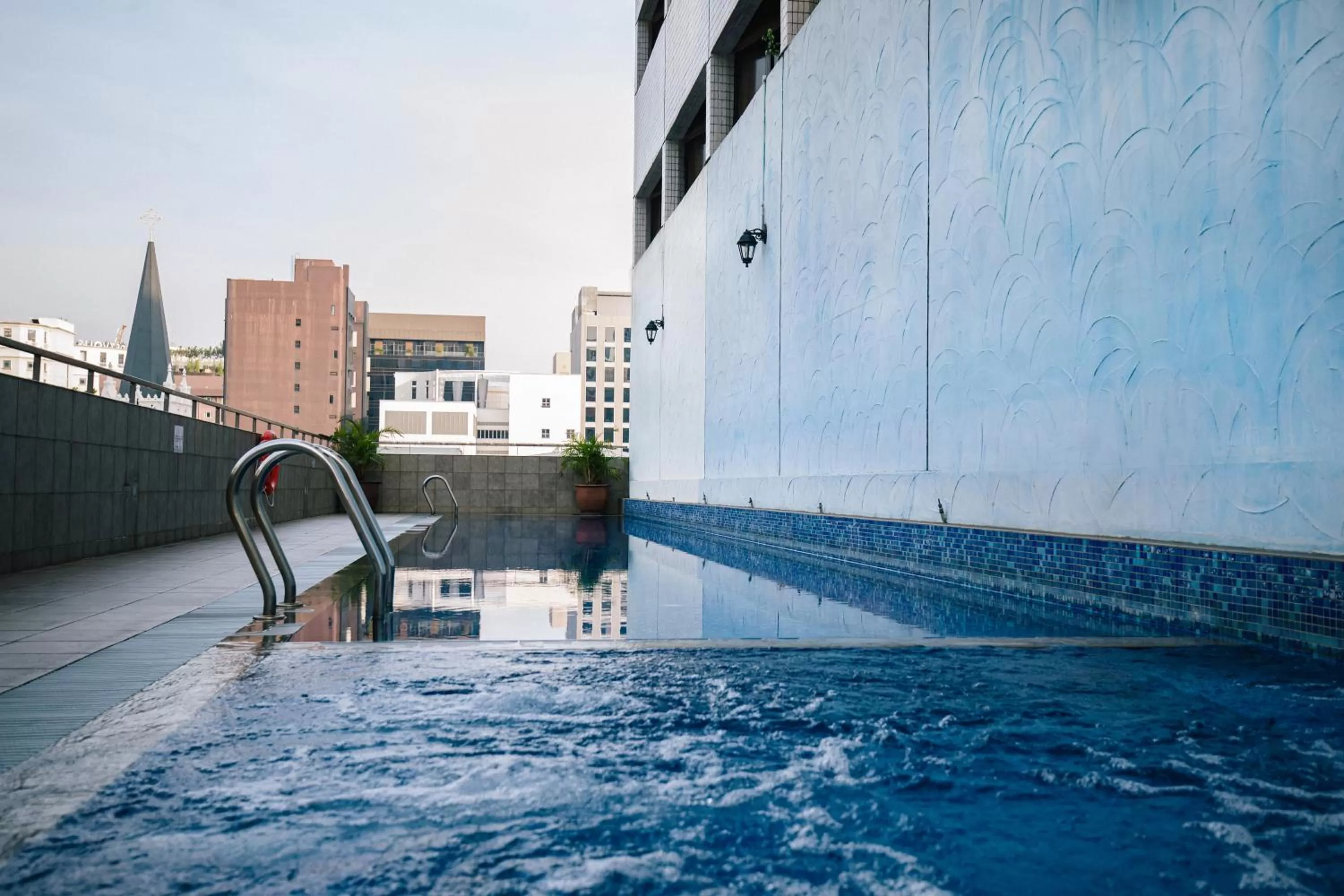 Swimming pool in Hotel Royal Queens