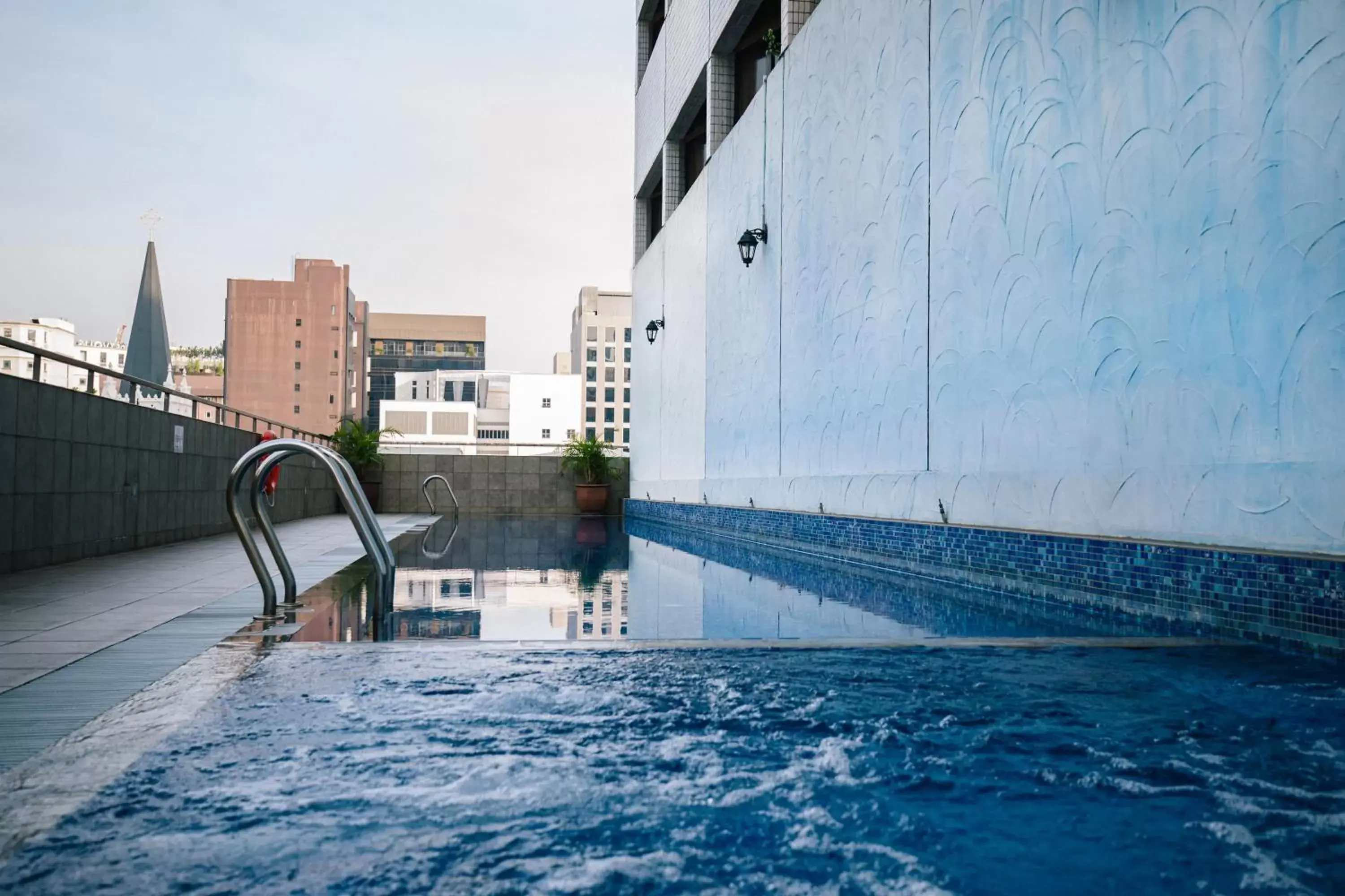 Swimming Pool in Hotel Royal at Queens