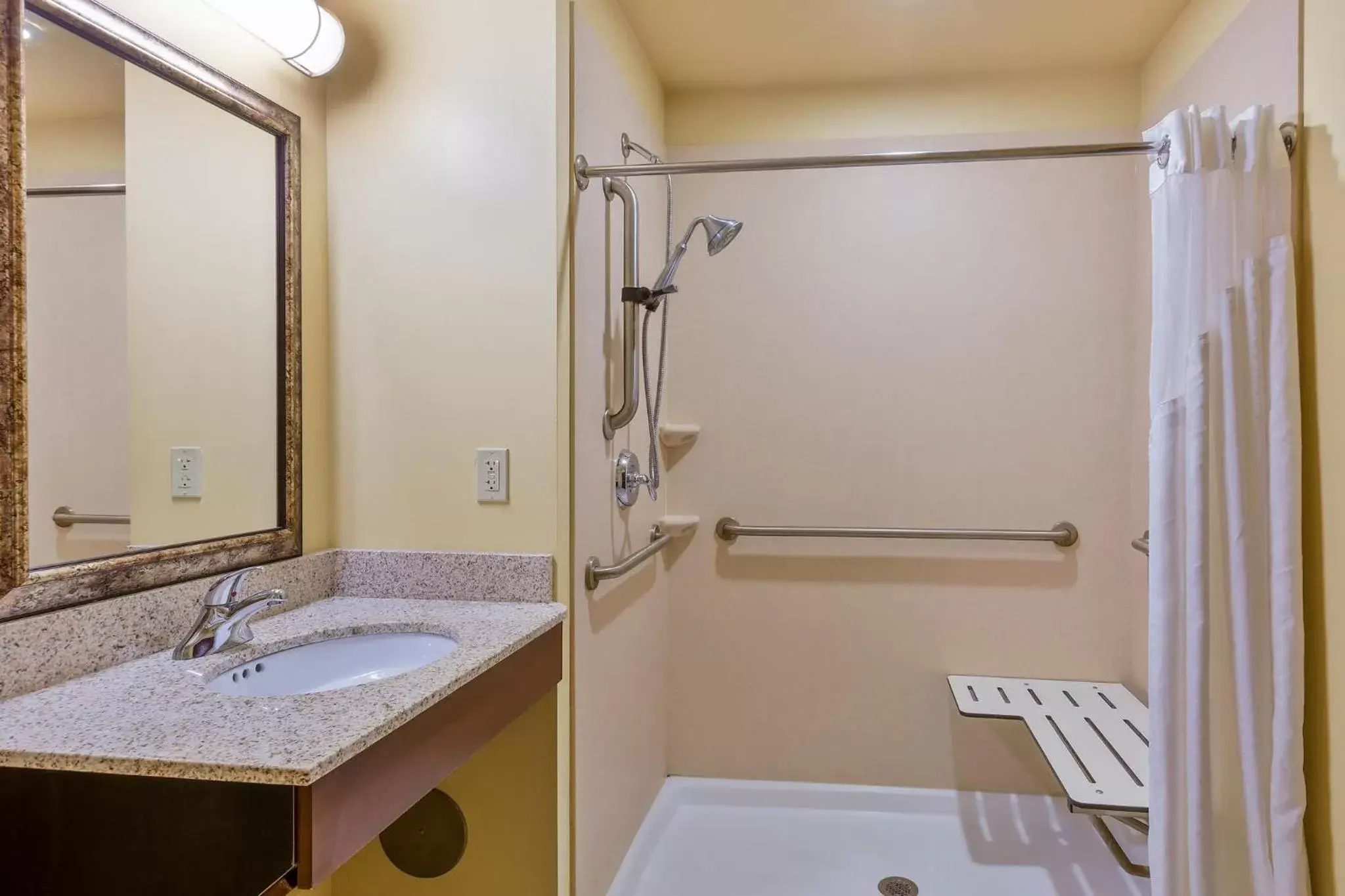 Photo of the whole room, Bathroom in Holiday Inn Express Hotel & Suites Salina, an IHG Hotel