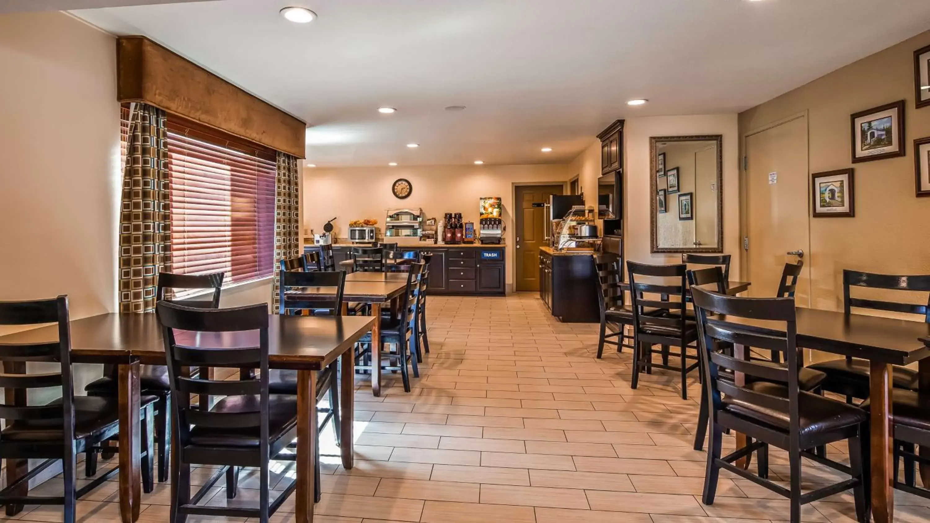 Restaurant/Places to Eat in Best Western Cottage Grove Inn