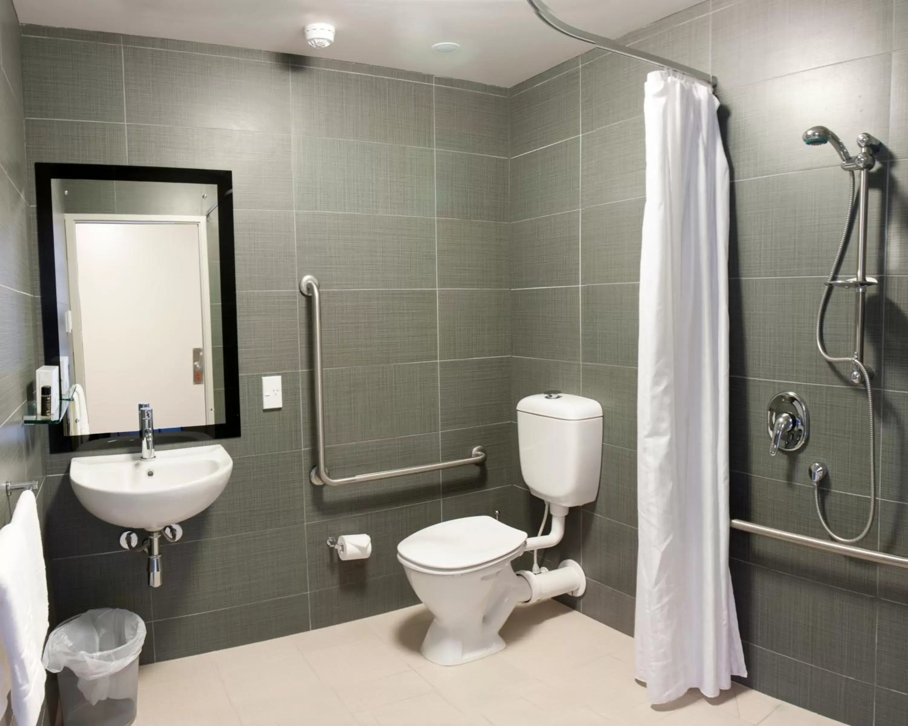 Bathroom in 315 Euro Motel and Serviced Apartments