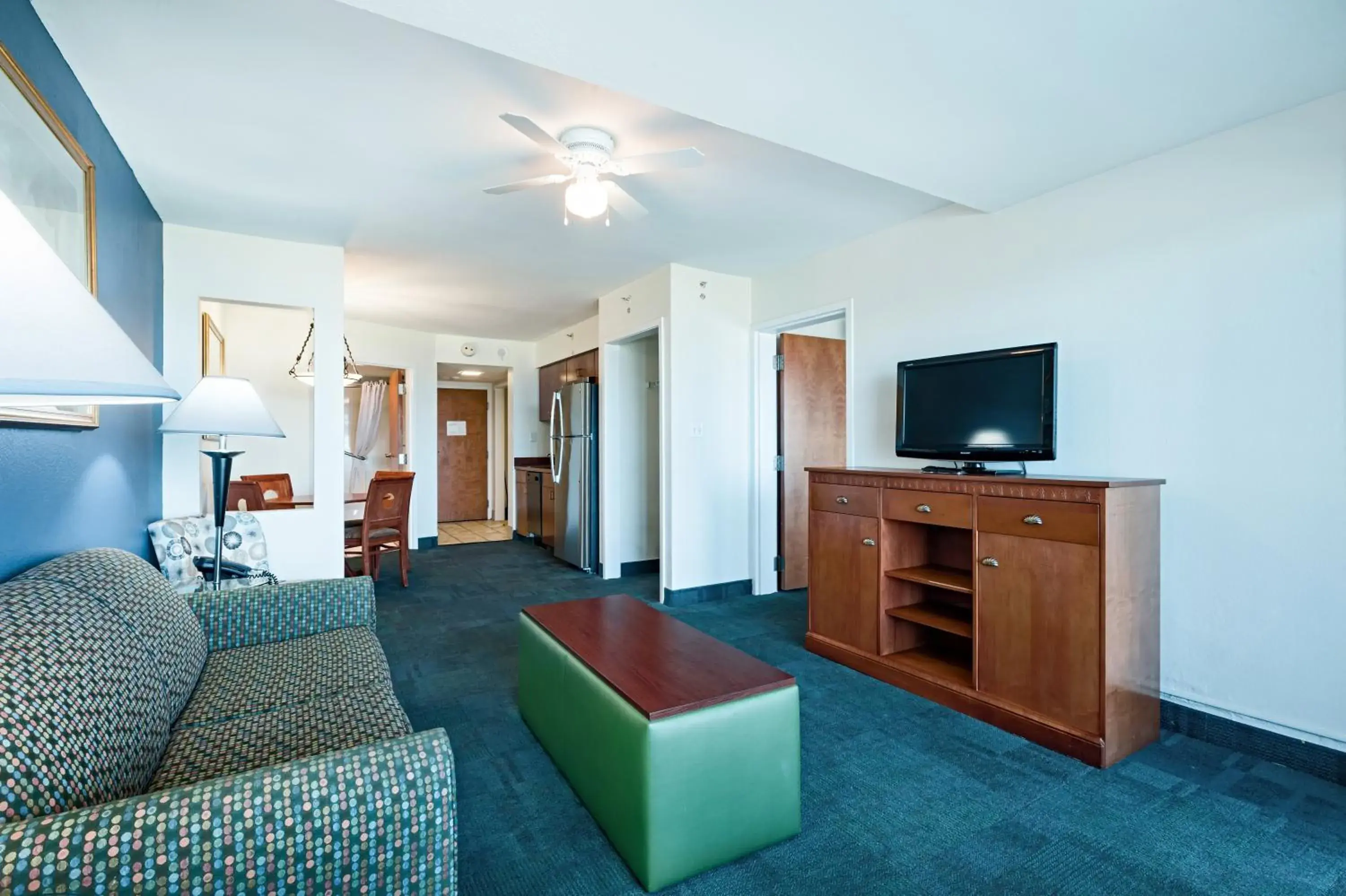 TV and multimedia, Seating Area in Ocean Sands Resort