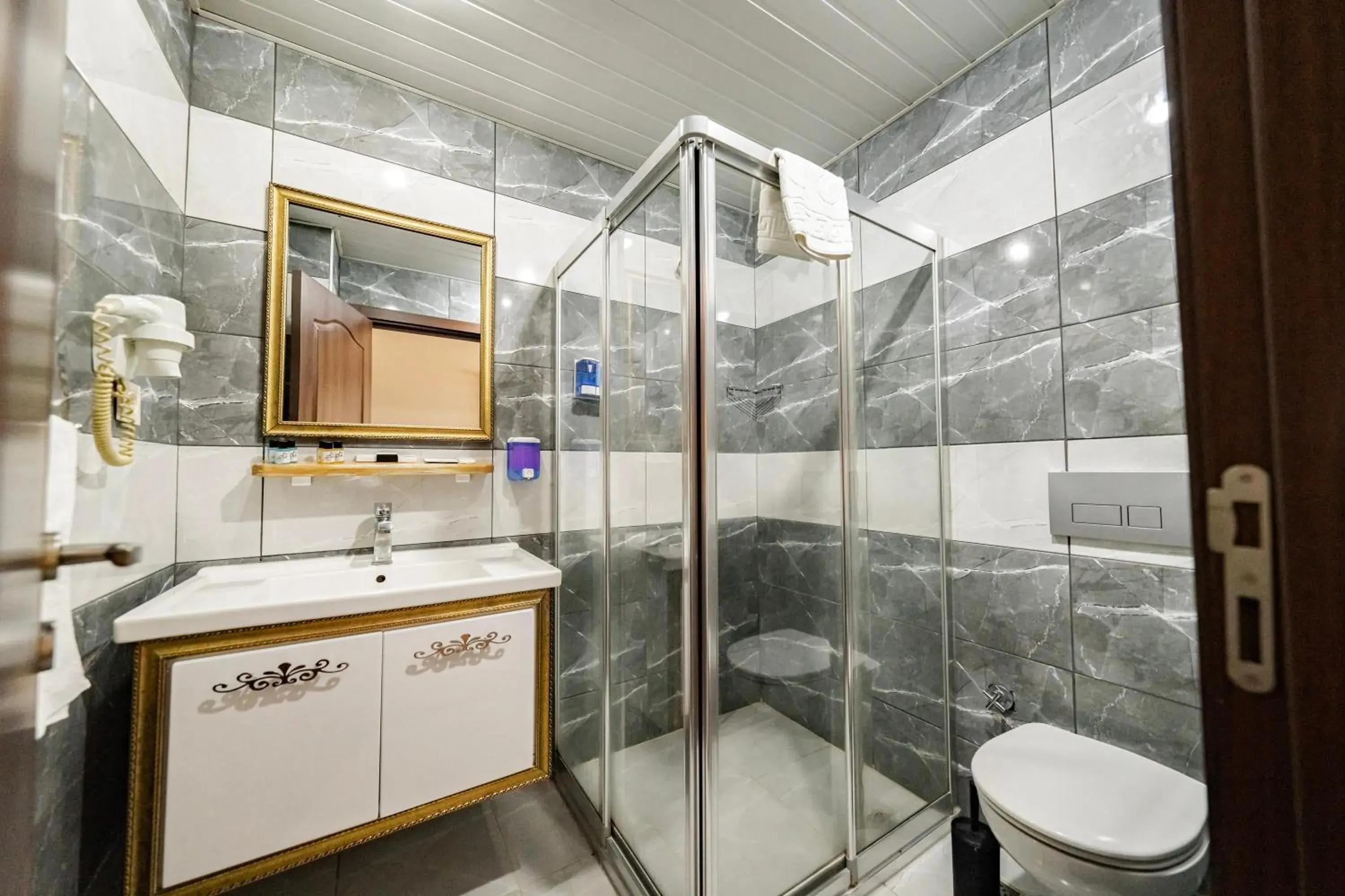Bathroom in Grand Hamit Hotel