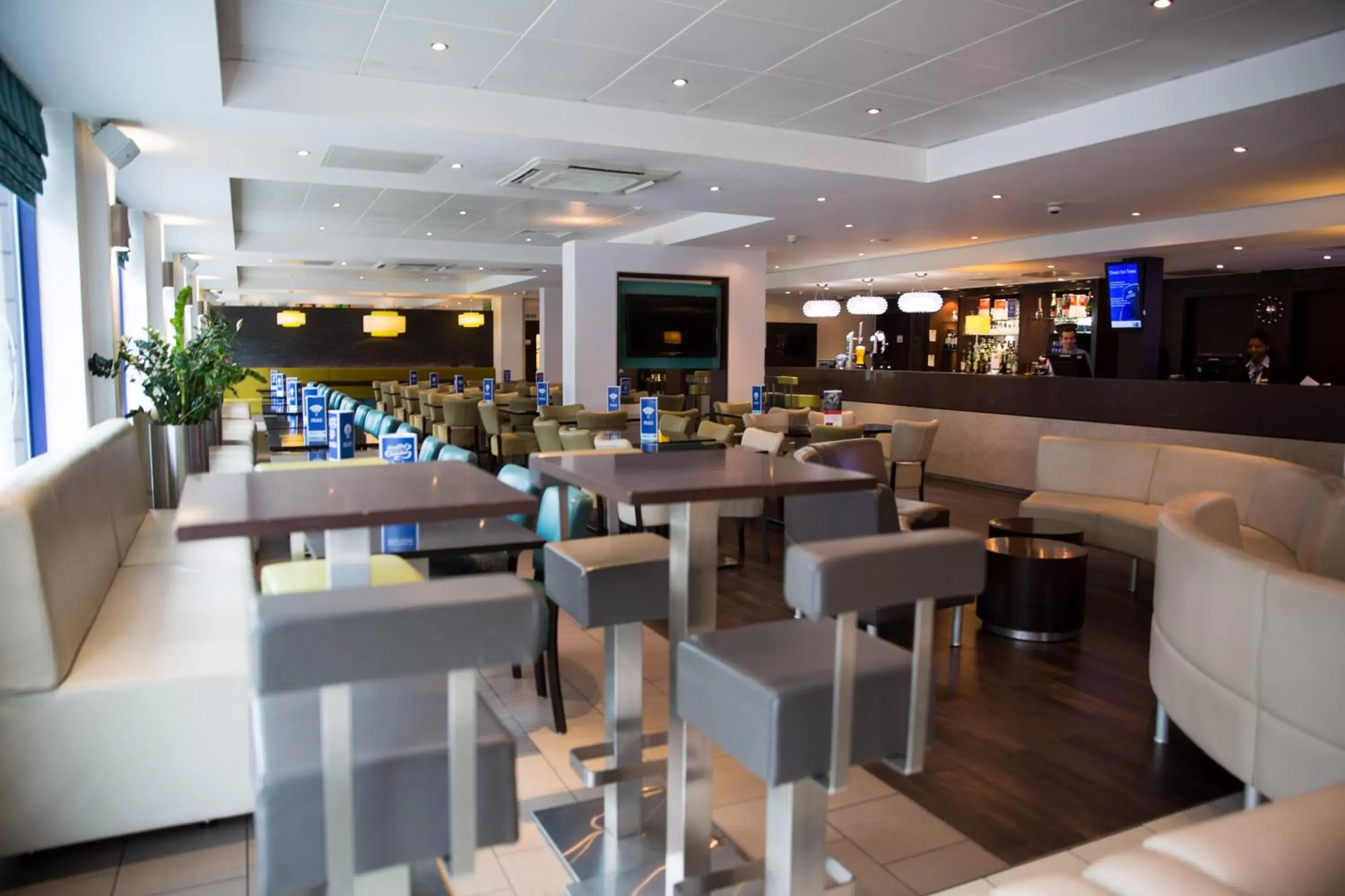 Property building, Restaurant/Places to Eat in Holiday Inn Express London Stratford, an IHG Hotel