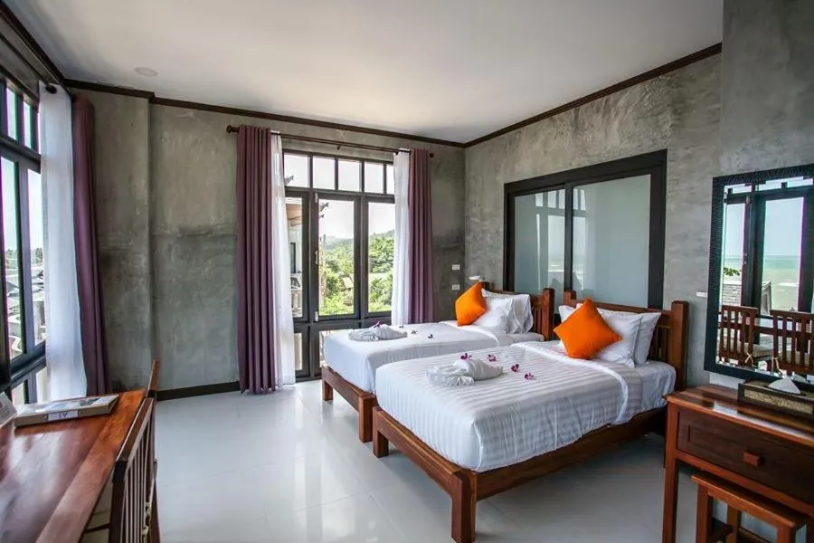 Bed in Lanta Corner Resort