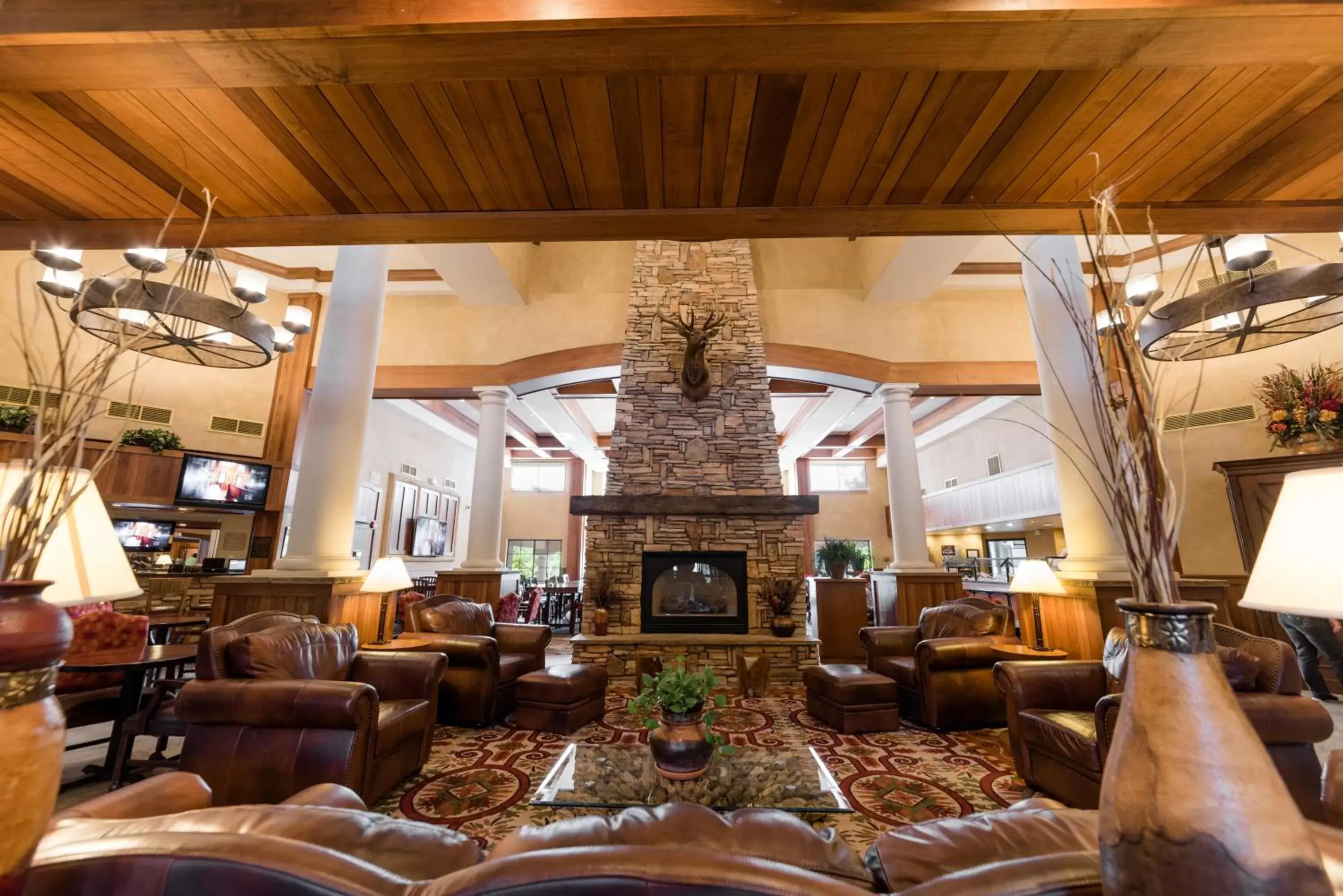 Seating area, Lobby/Reception in MCM Elegante Lodge & Resorts