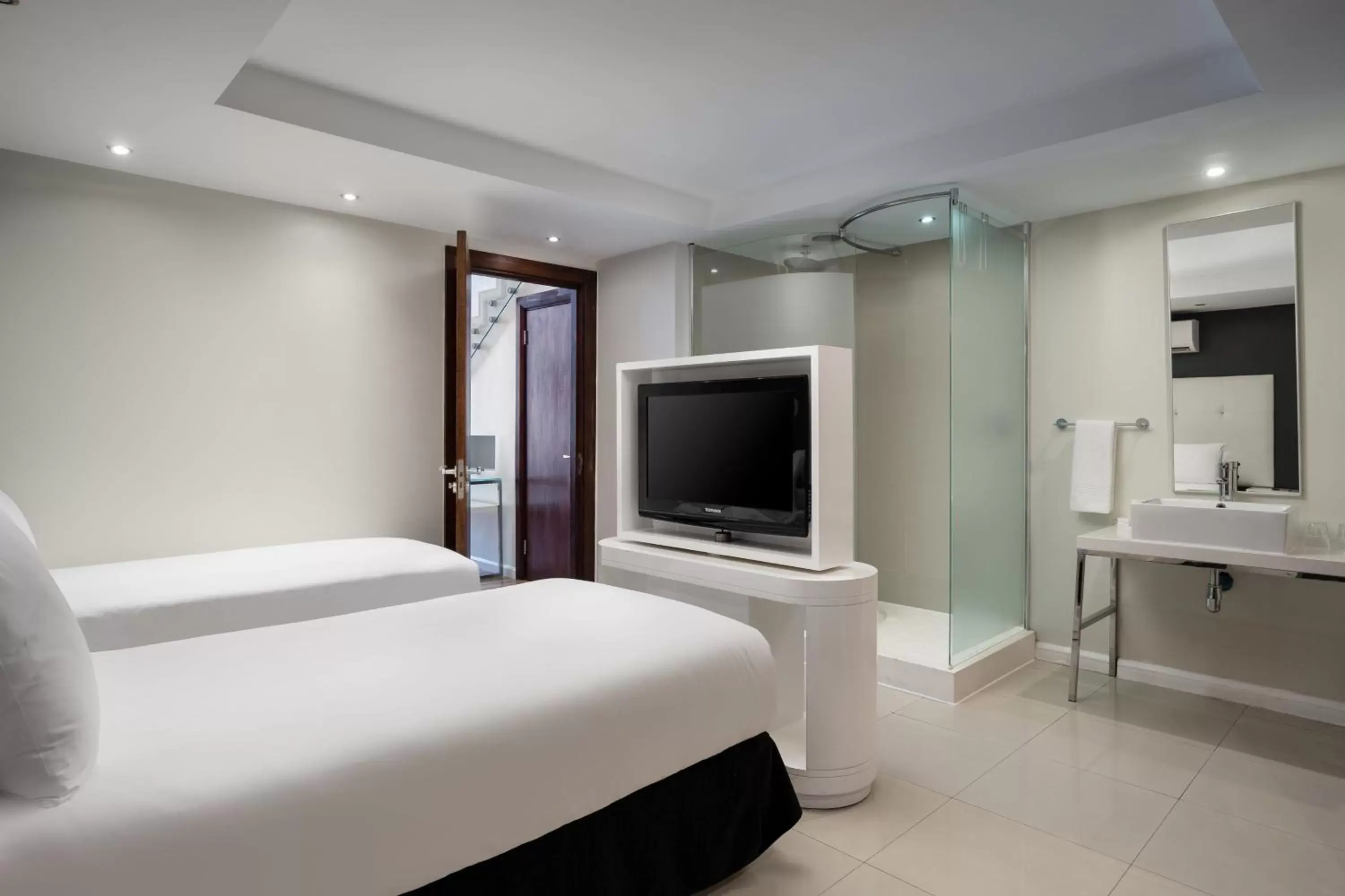 Bedroom, TV/Entertainment Center in Protea Hotel Fire & Ice by Marriott Cape Town
