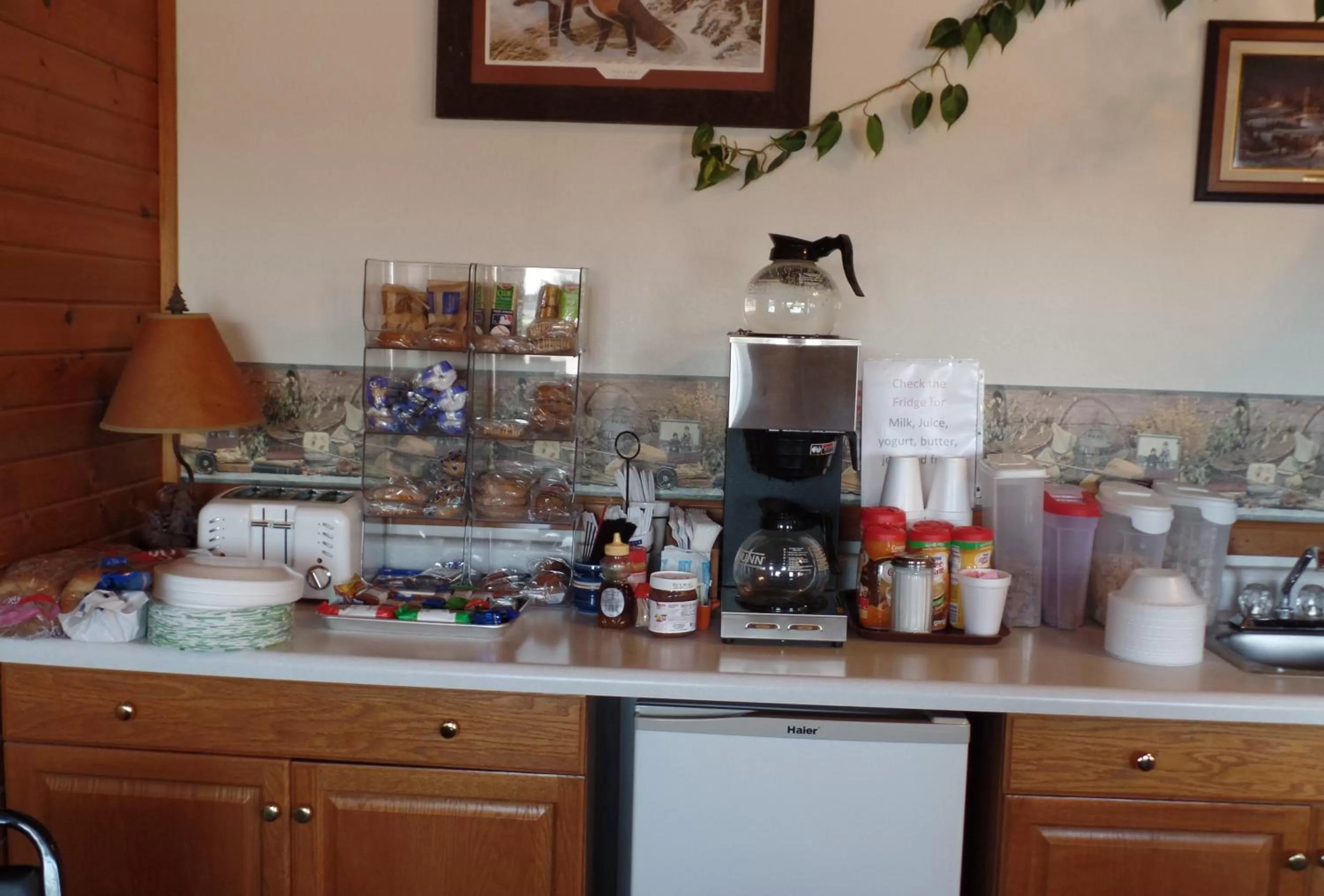 Continental breakfast in Dakota Country Inn