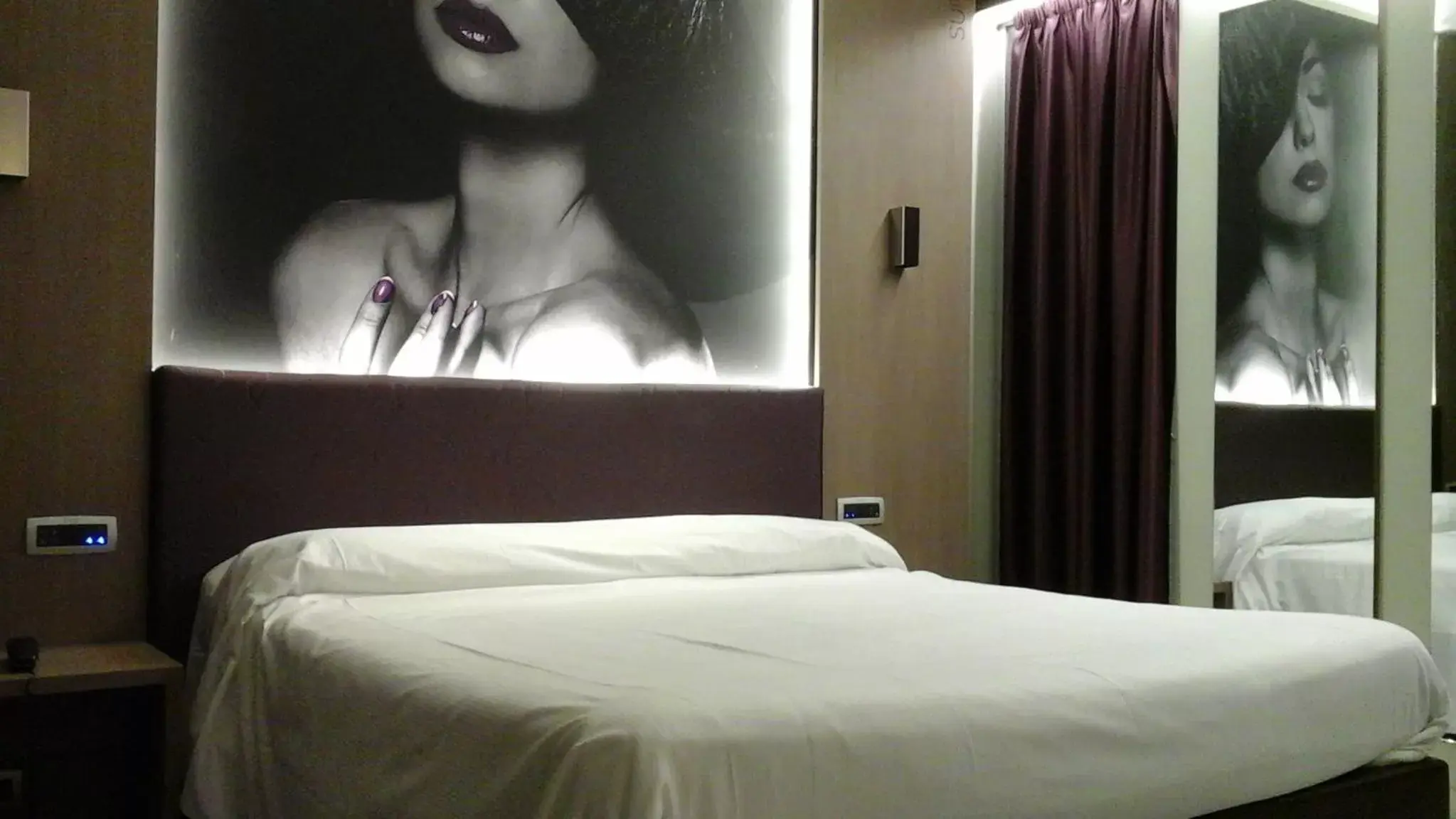 Bed in Hotel Camelia